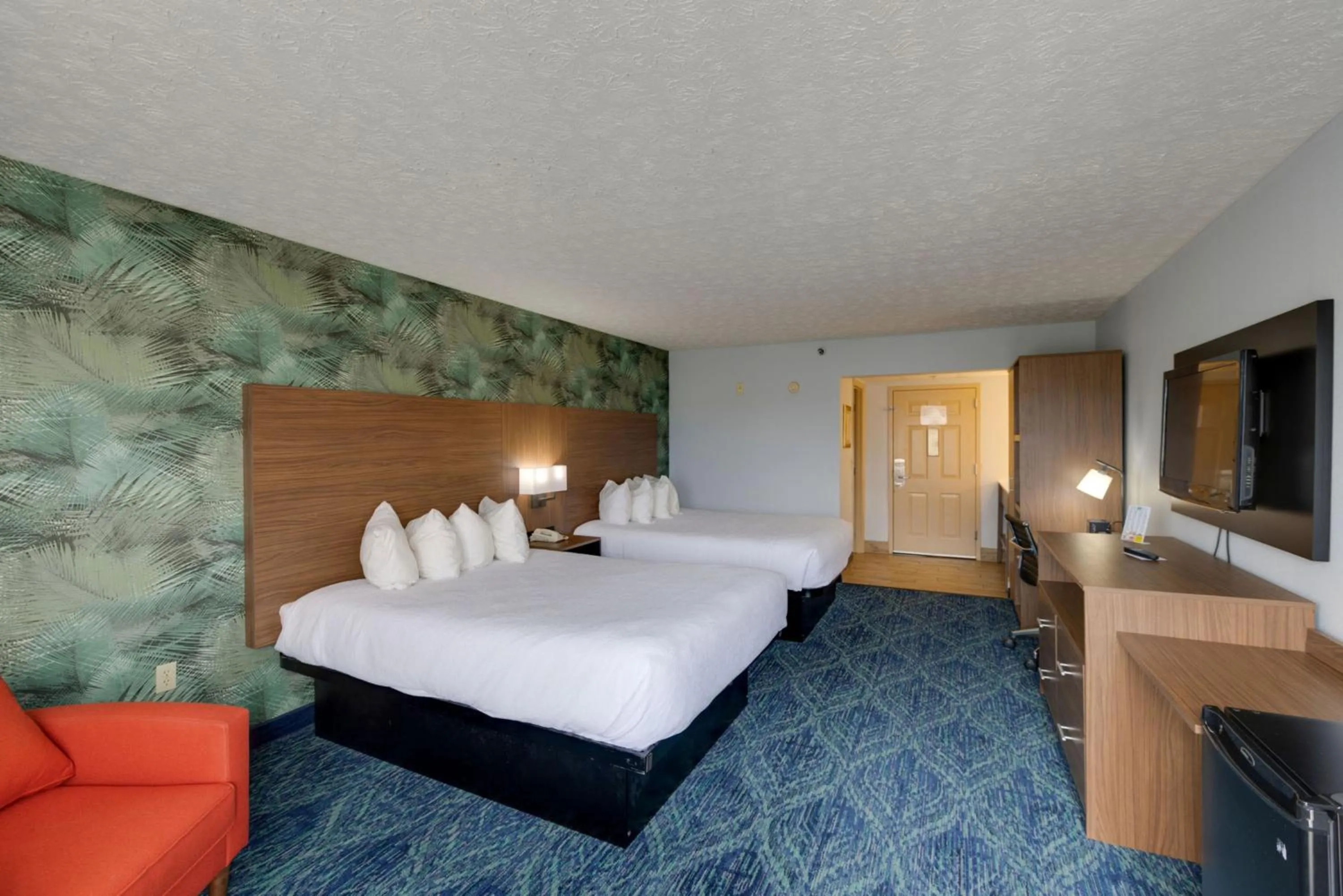 Two Queen beds - Balcony with Mountain View in Park Grove Inn