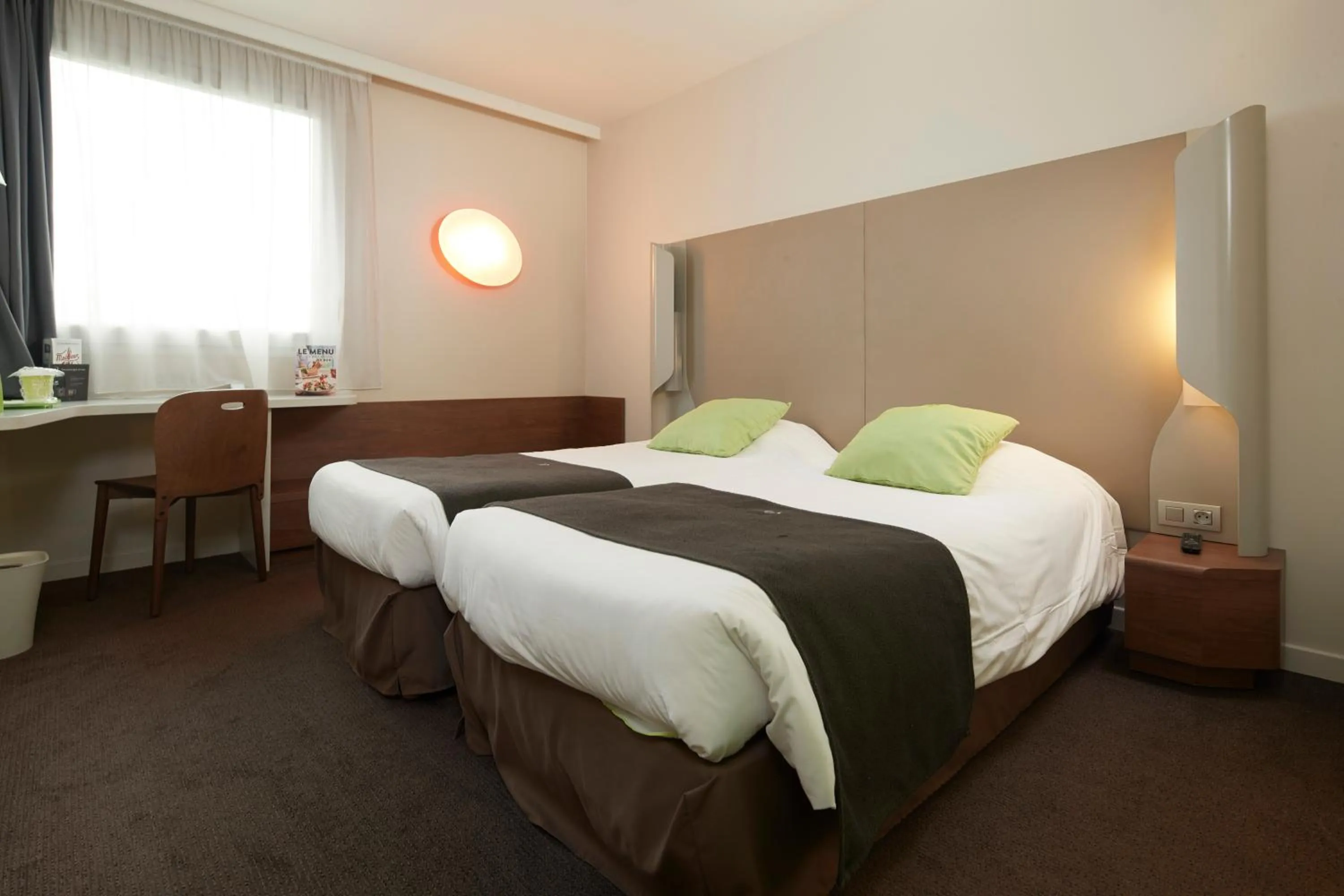 Standard Twin Room in Campanile Nantes Centre - Saint Jacques
