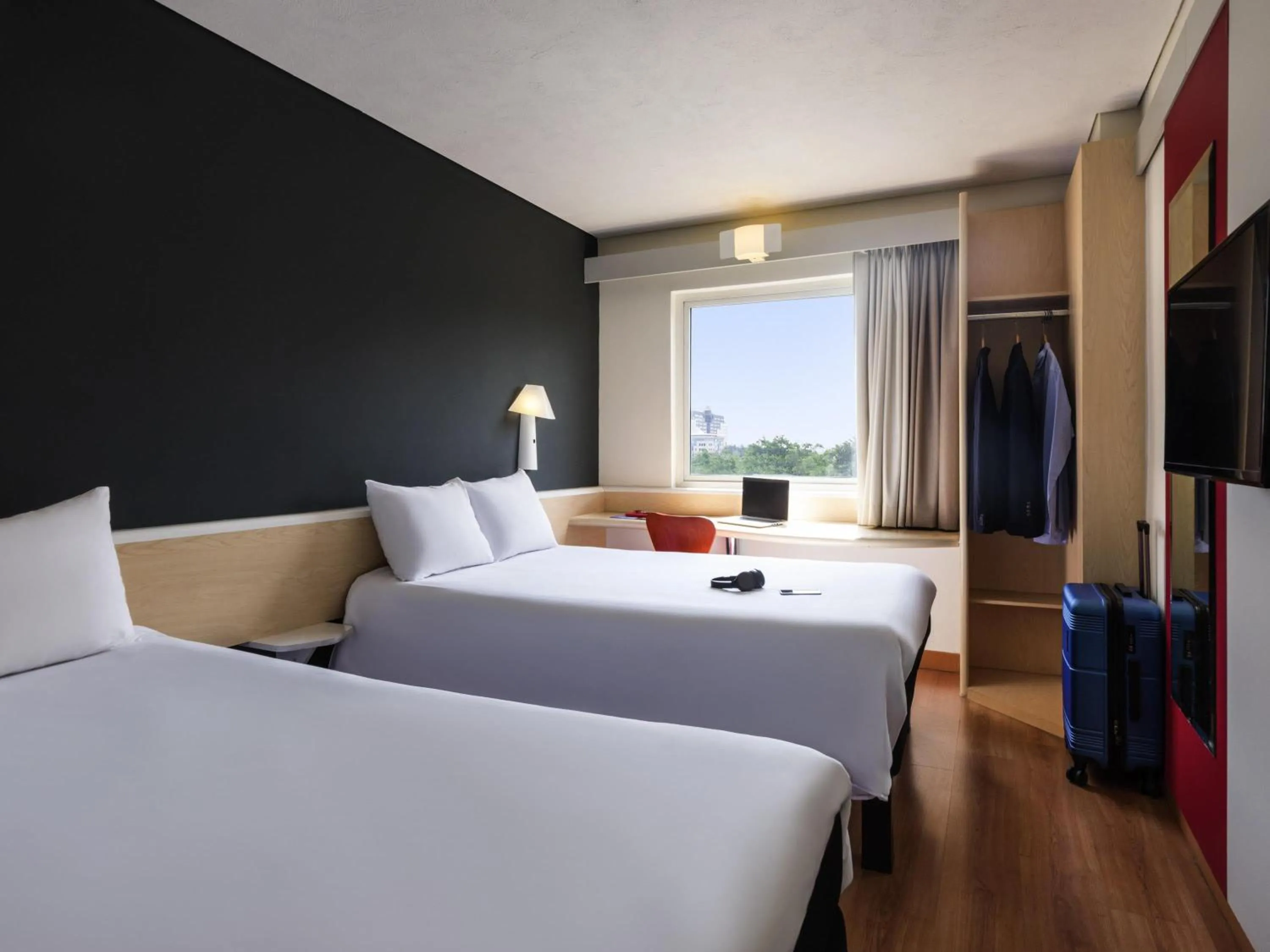 Standard Room with Two Double Beds in Ibis Guadalajara Expo