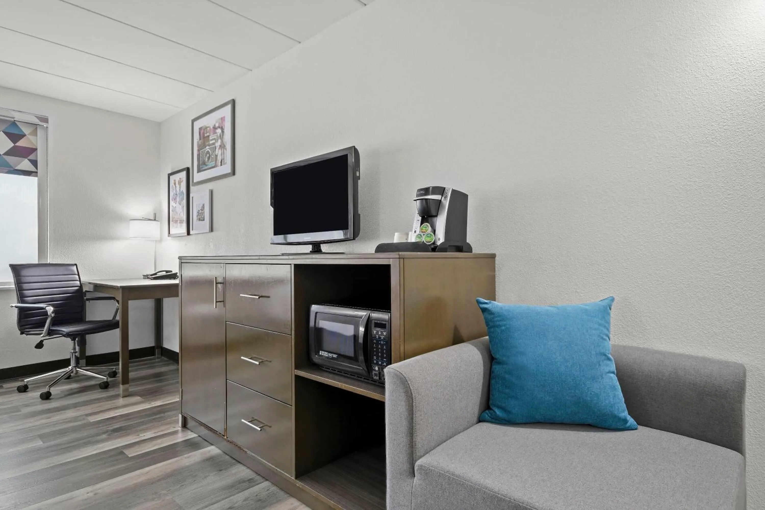 Queen Room with Two Queen Beds and Roll-in Shower - Mobility Accessible/Non-Smoking in La Quinta by Wyndham Sturbridge