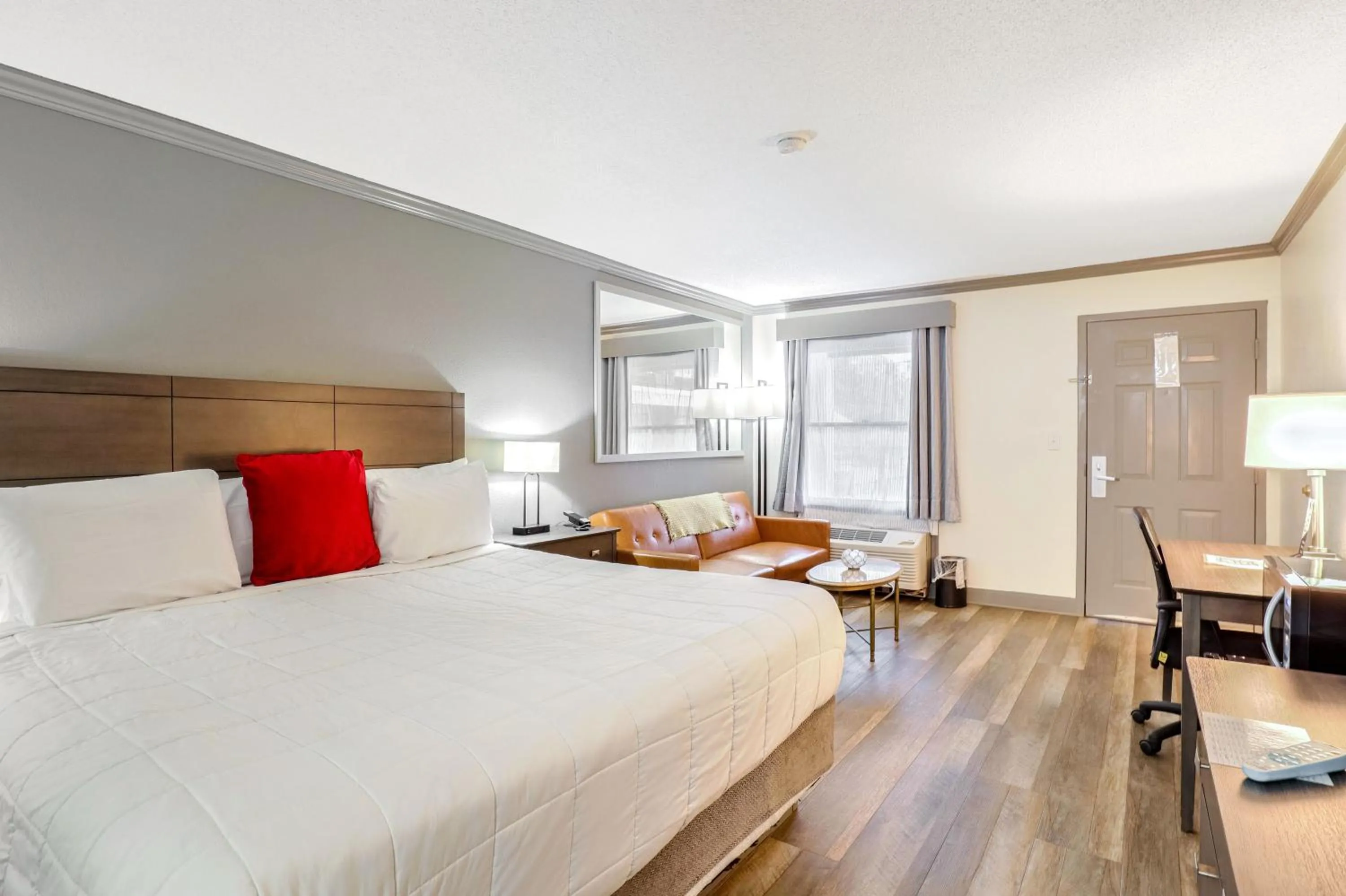 King Room - Non-Smoking in The Guest Lodge Gainesville