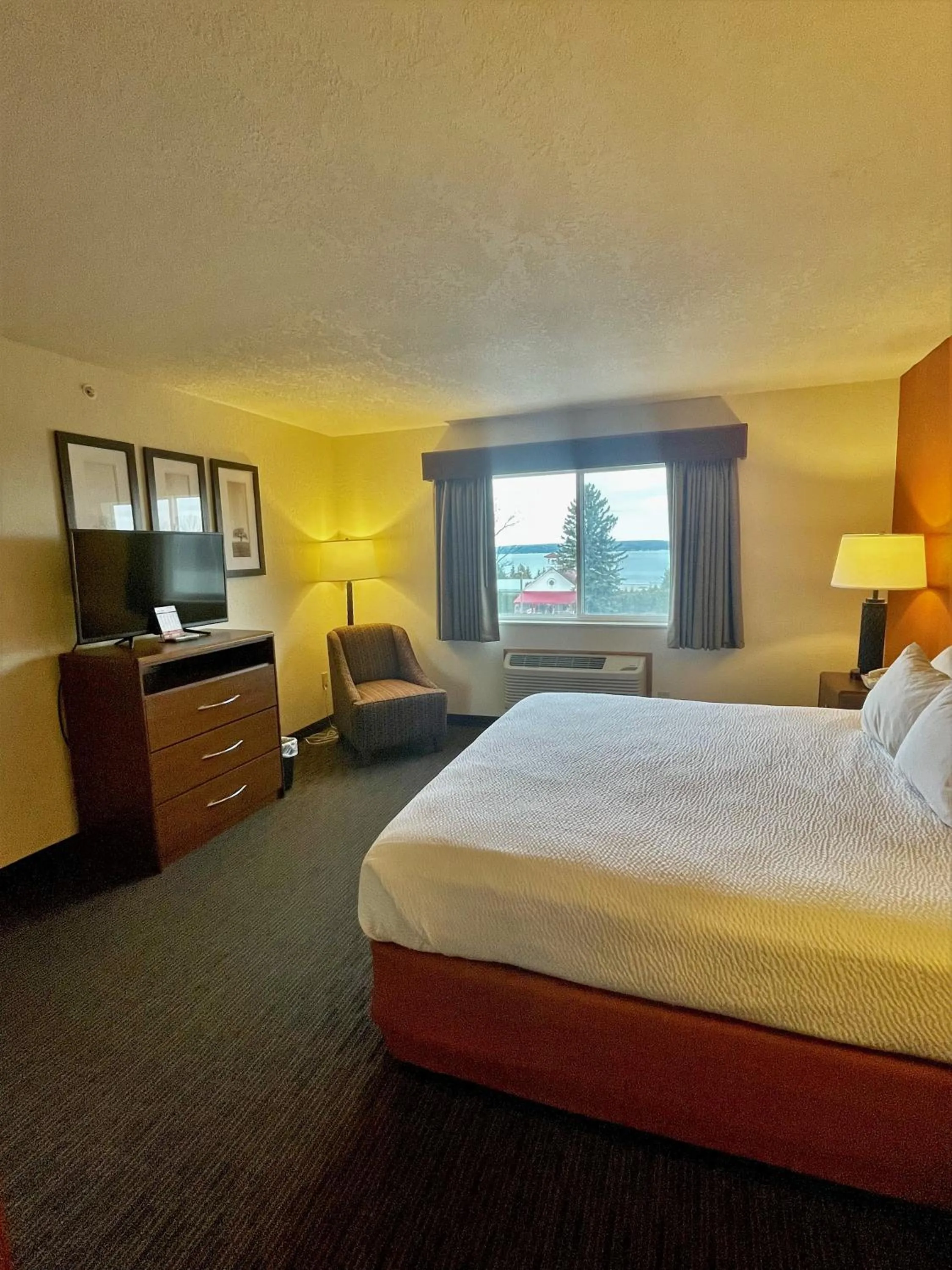 King Suite - Non-Smoking in AmericInn by Wyndham Petoskey
