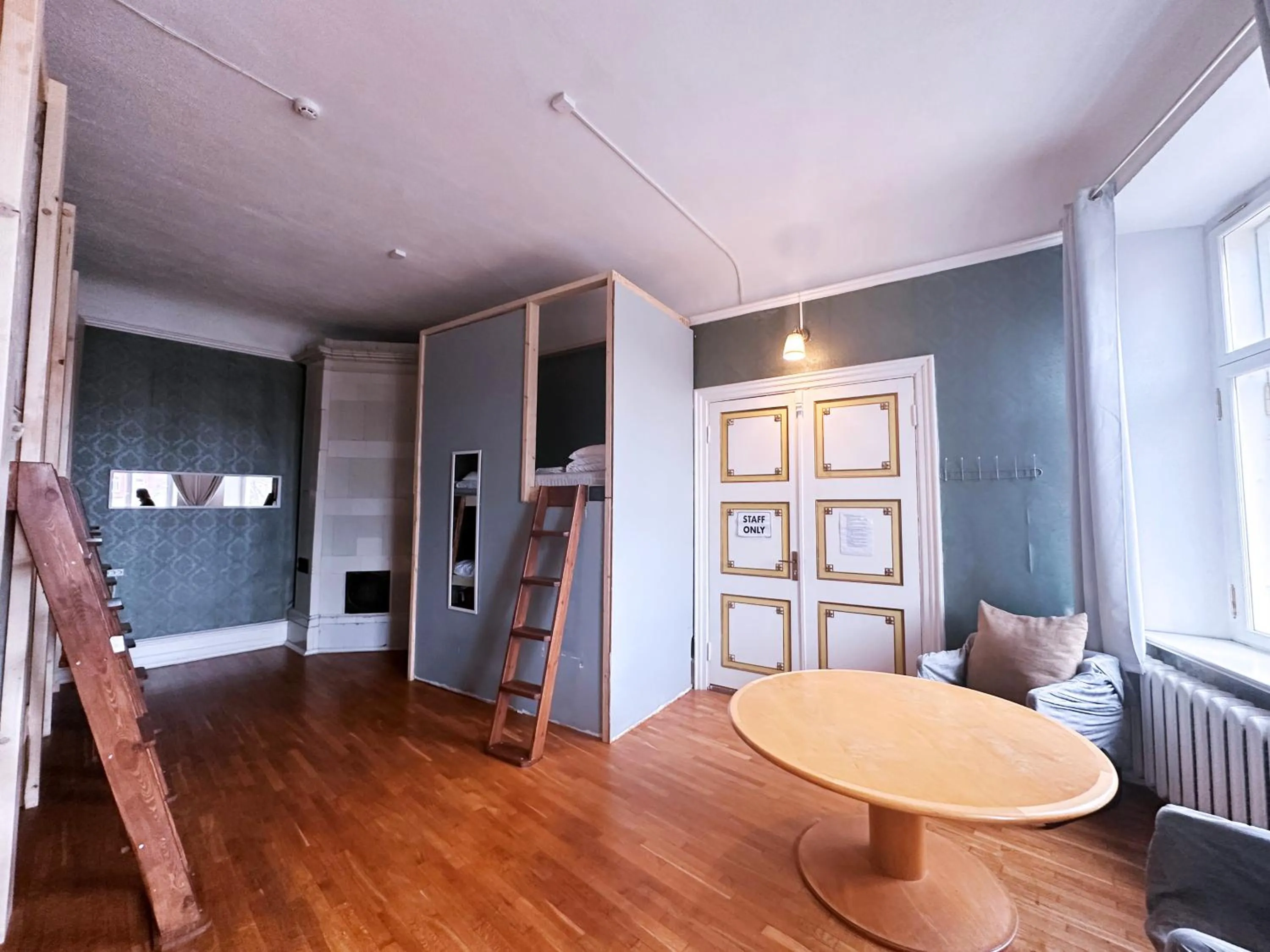 10-Bed Private Room in Imaginary Hostel