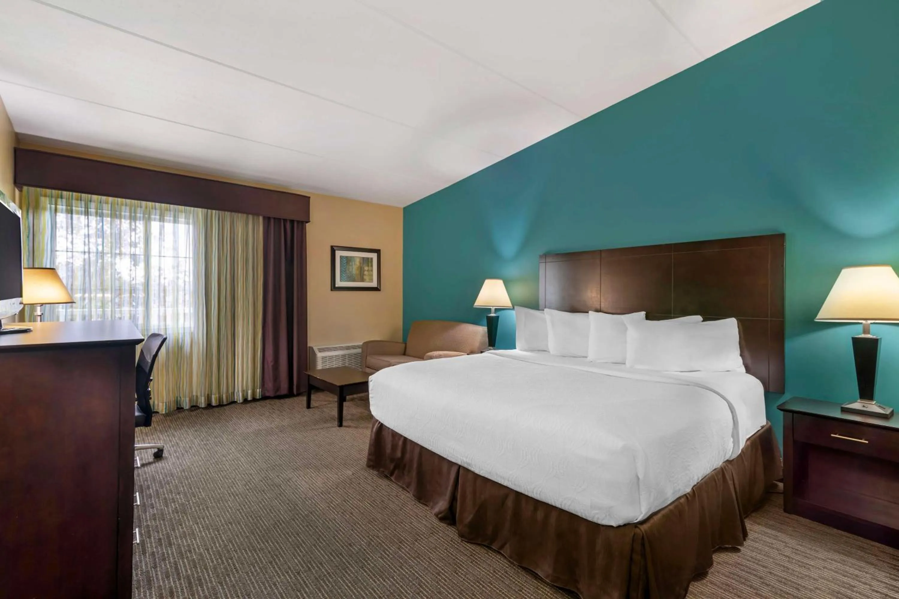 King Room with Sofa Bed in Best Western Plus Plattsburgh