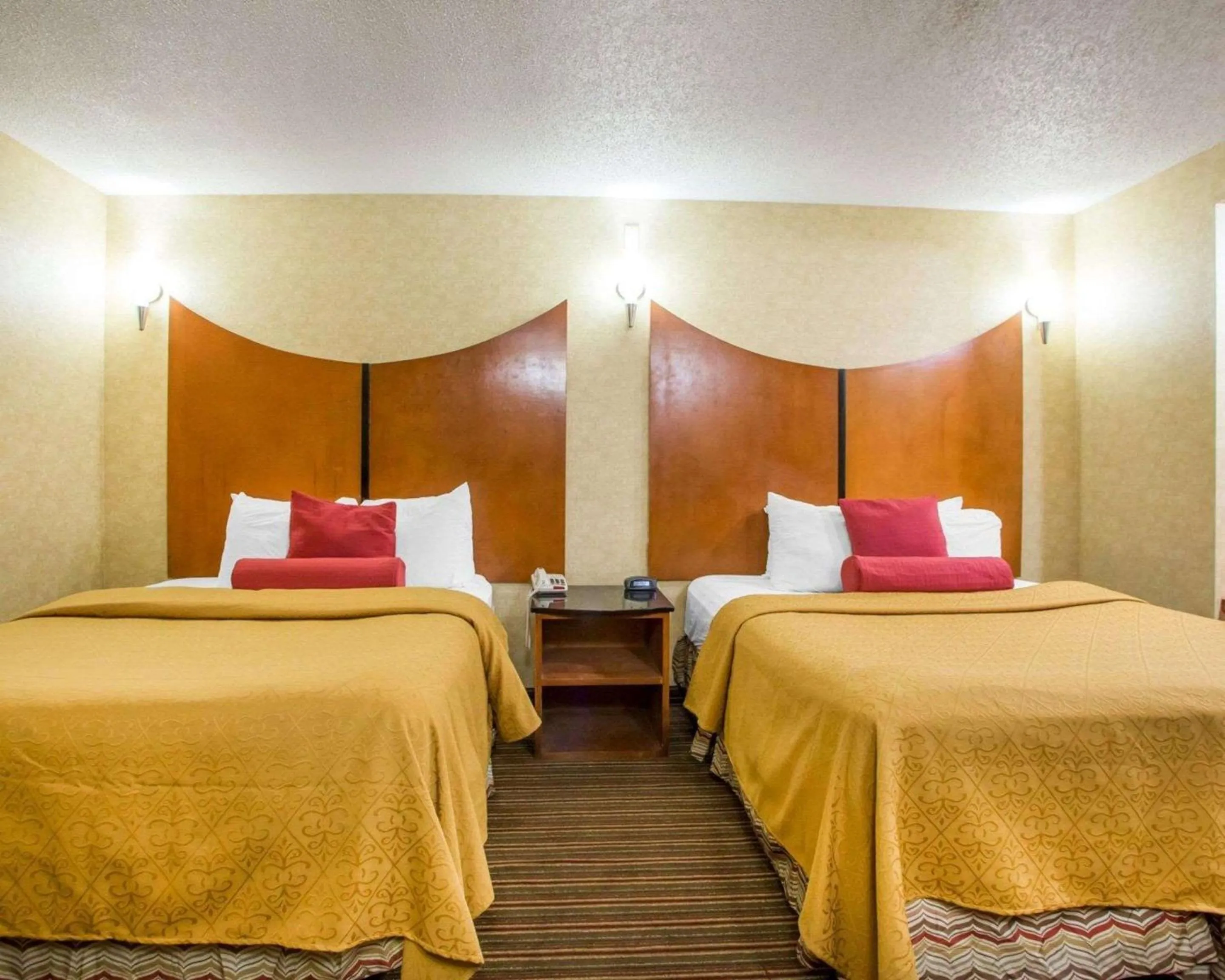 Queen Room with Two Queen Beds - Accessible/Non-Smoking  in Quality Inn & Suites North-Polaris