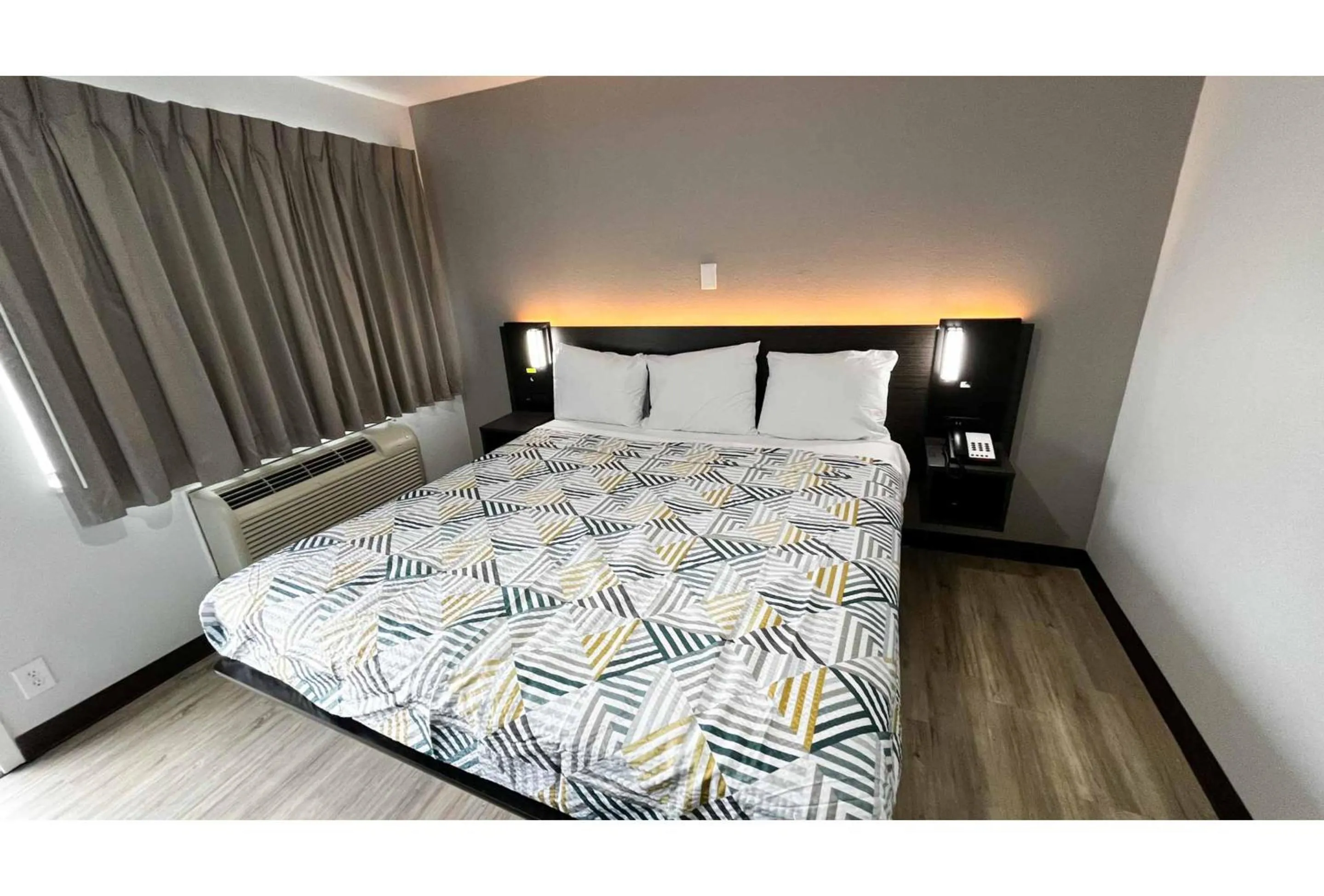 King Room - Smoking  in Studio 6 Lafayette, LA I-10 & I-49 N