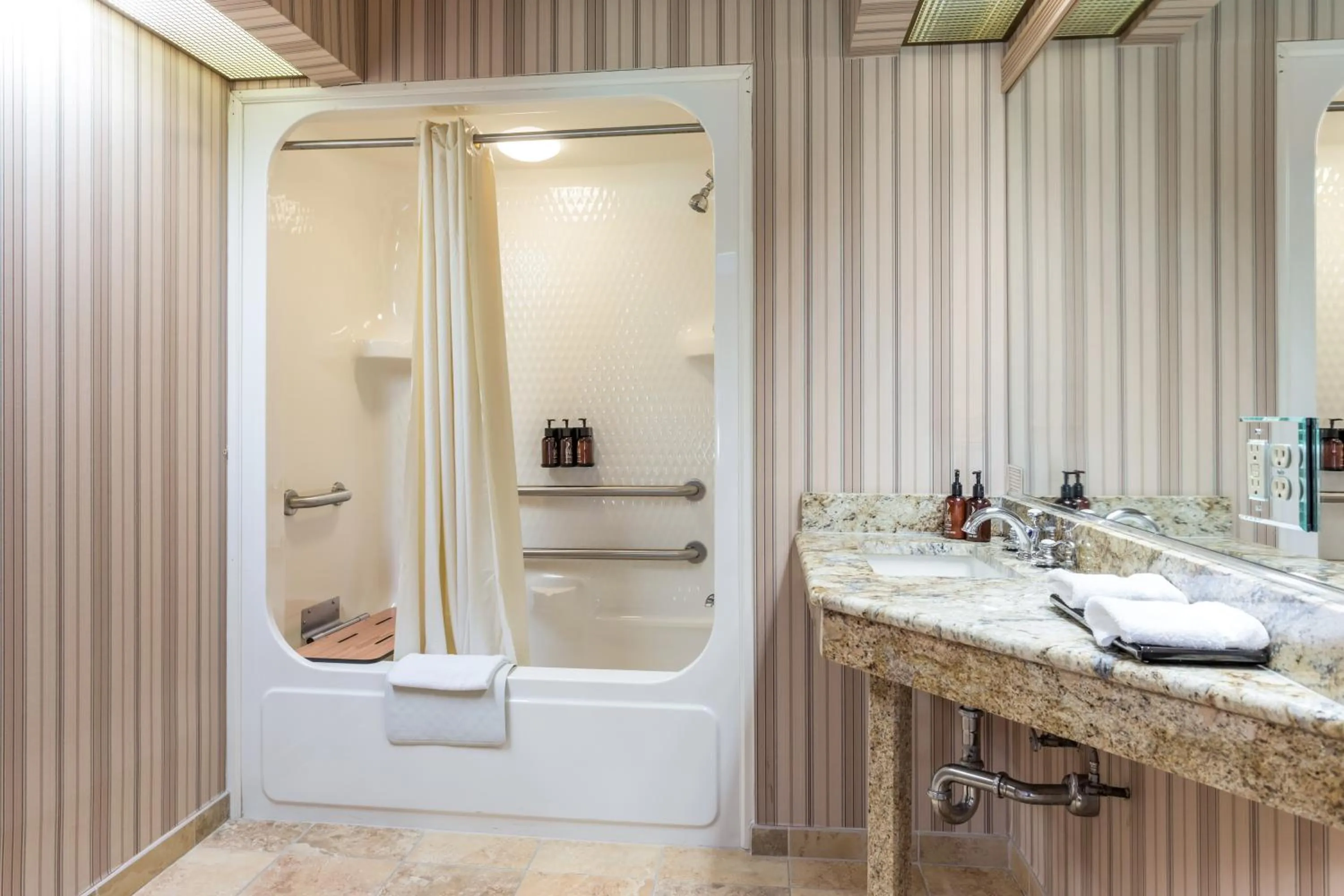 King Room - Accessible/Non-Smoking in Traditions Hotel & Spa Johnson City - Binghamton, an Ascend Collection Hotel