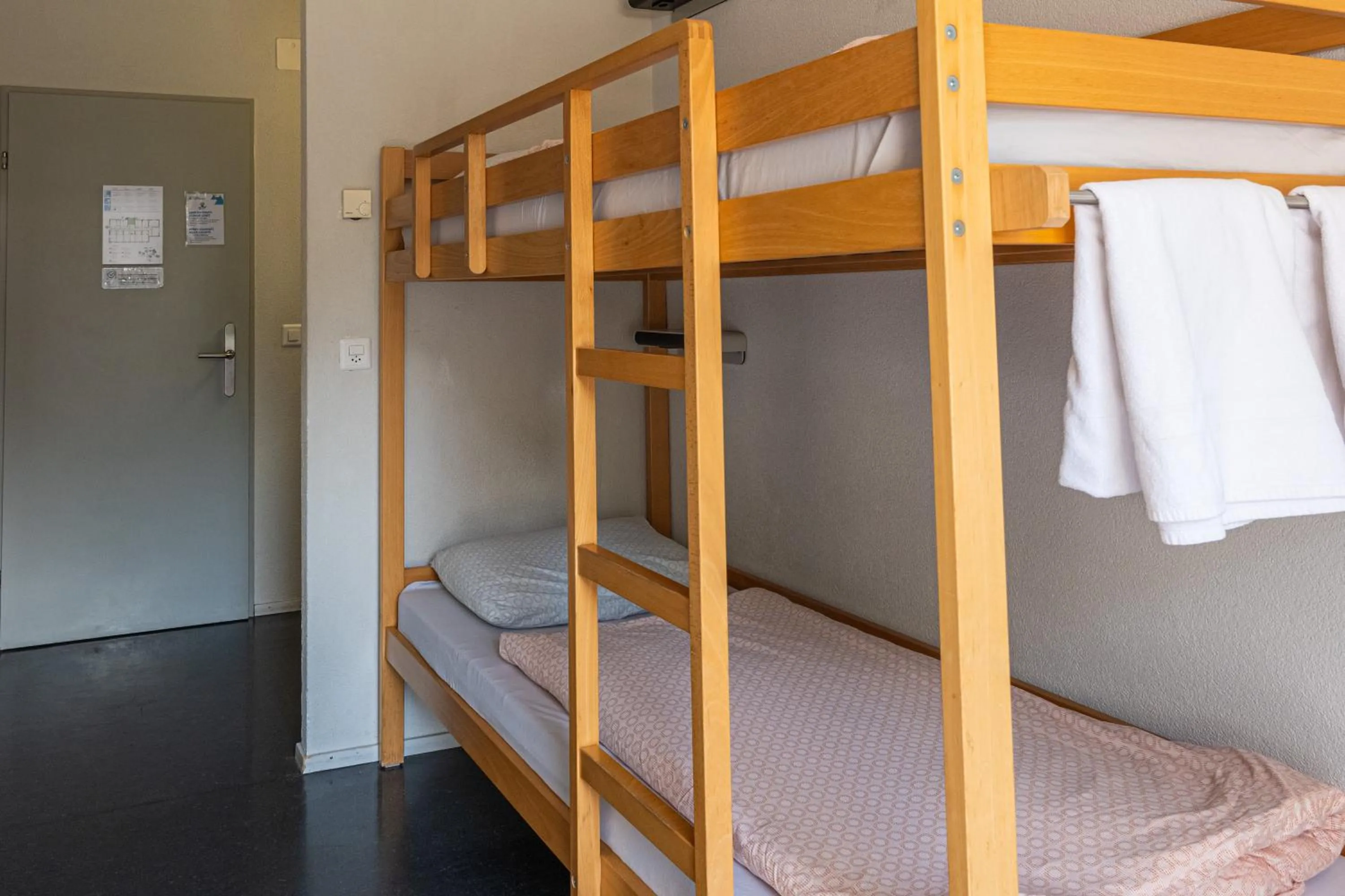 Twin Room with Shared Bathroom in Zermatt Youth Hostel