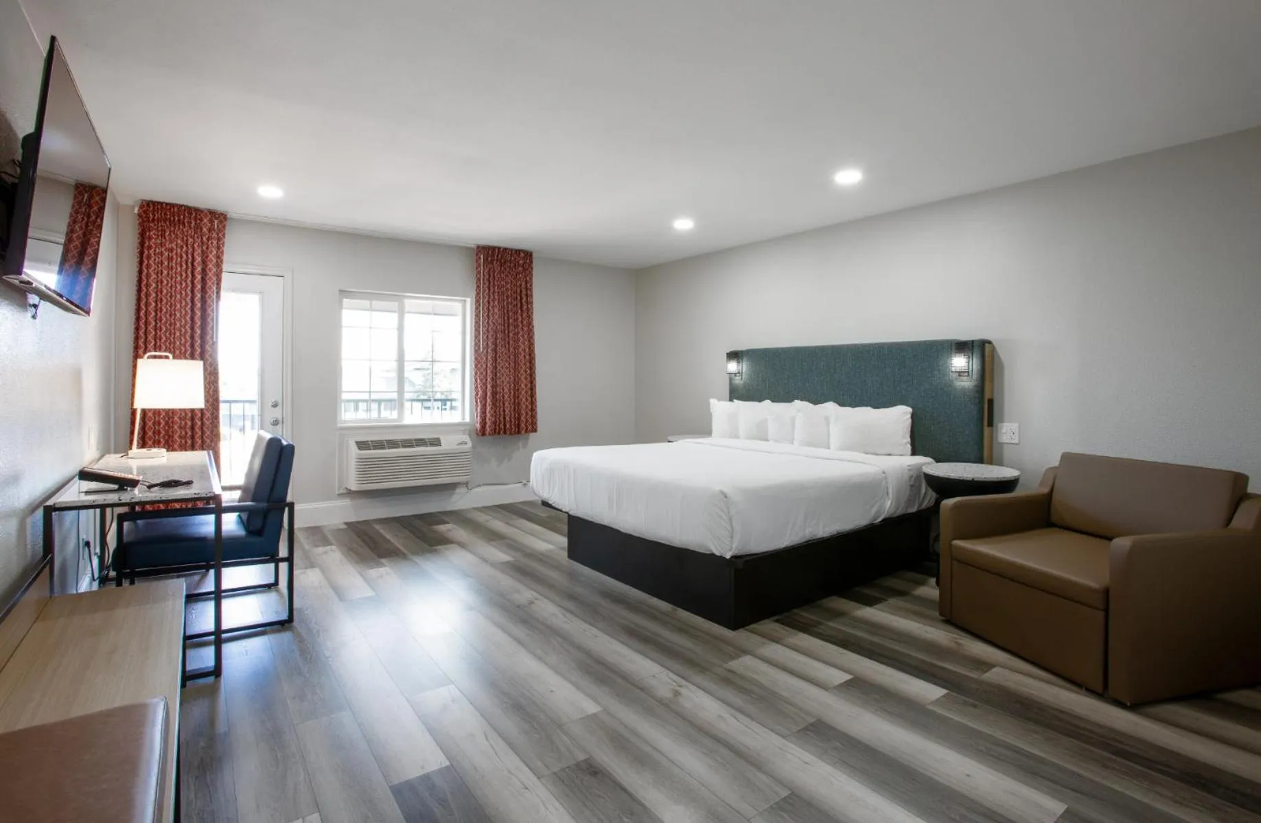 Courtyard King in Hotel Elev8 Flagstaff, Trademark Collection by Wyndham