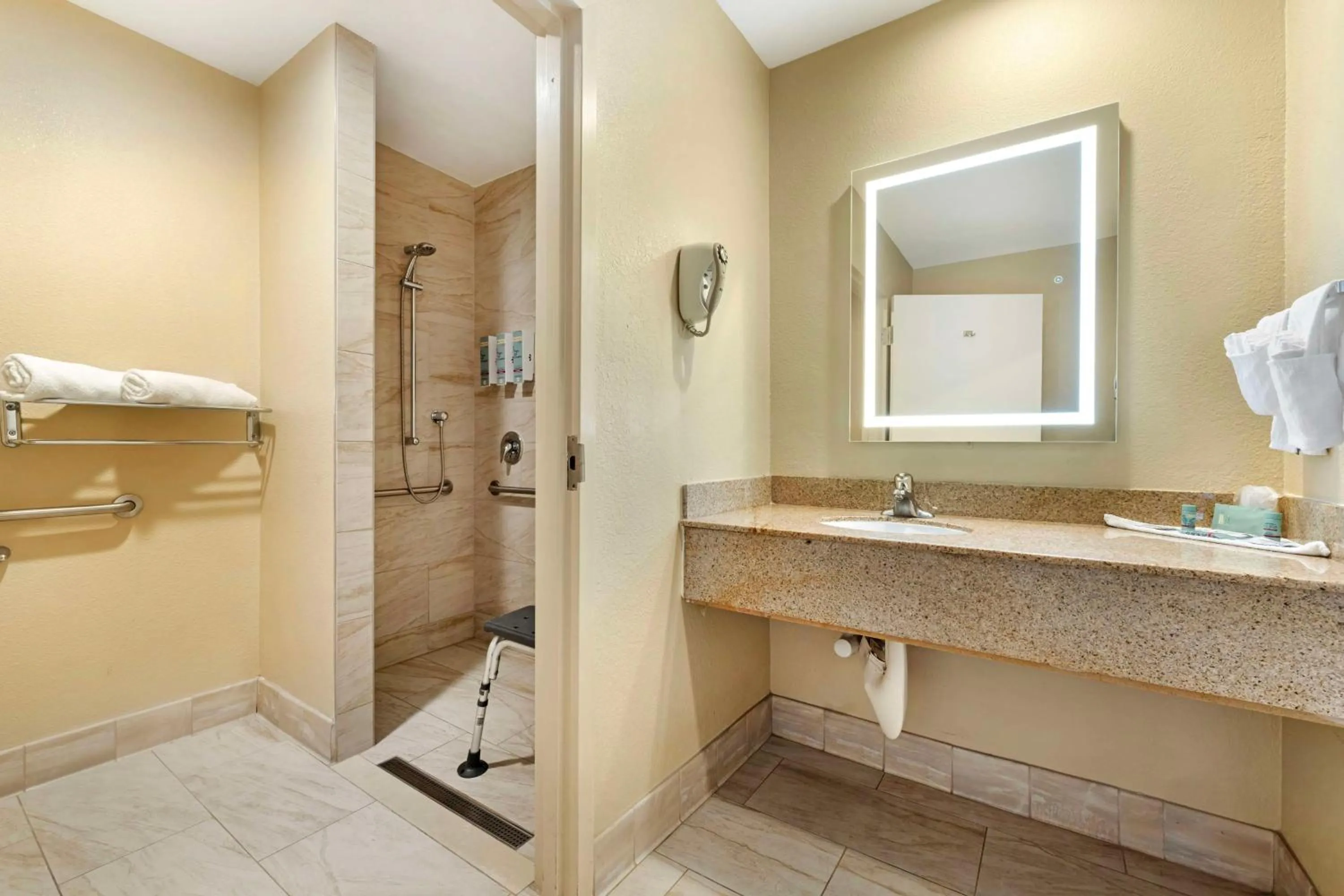 King Room with Roll-In Shower - Mobility Access in Best Western Oceanside Inn