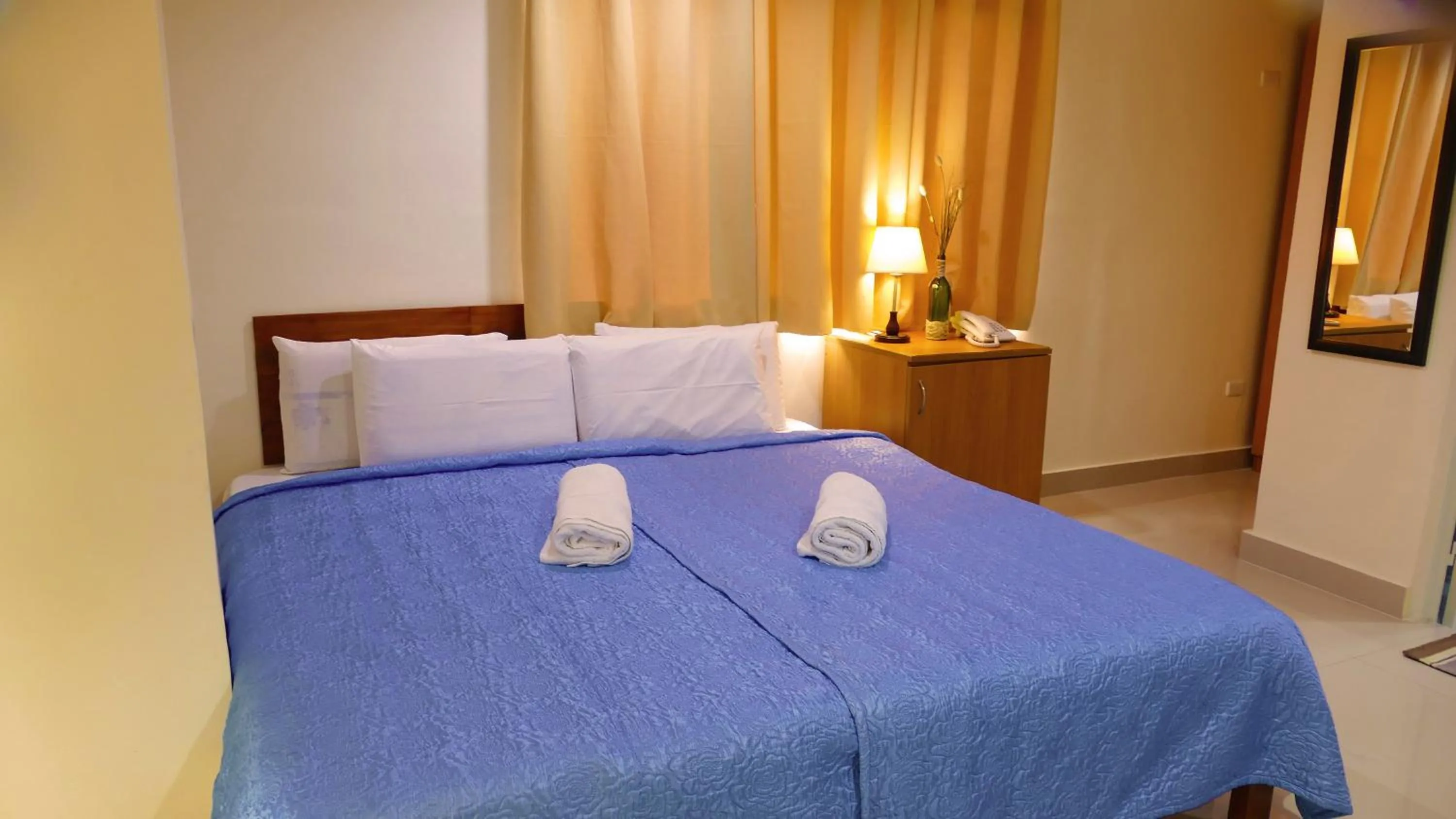 Deluxe King Room in CounTess Pension House