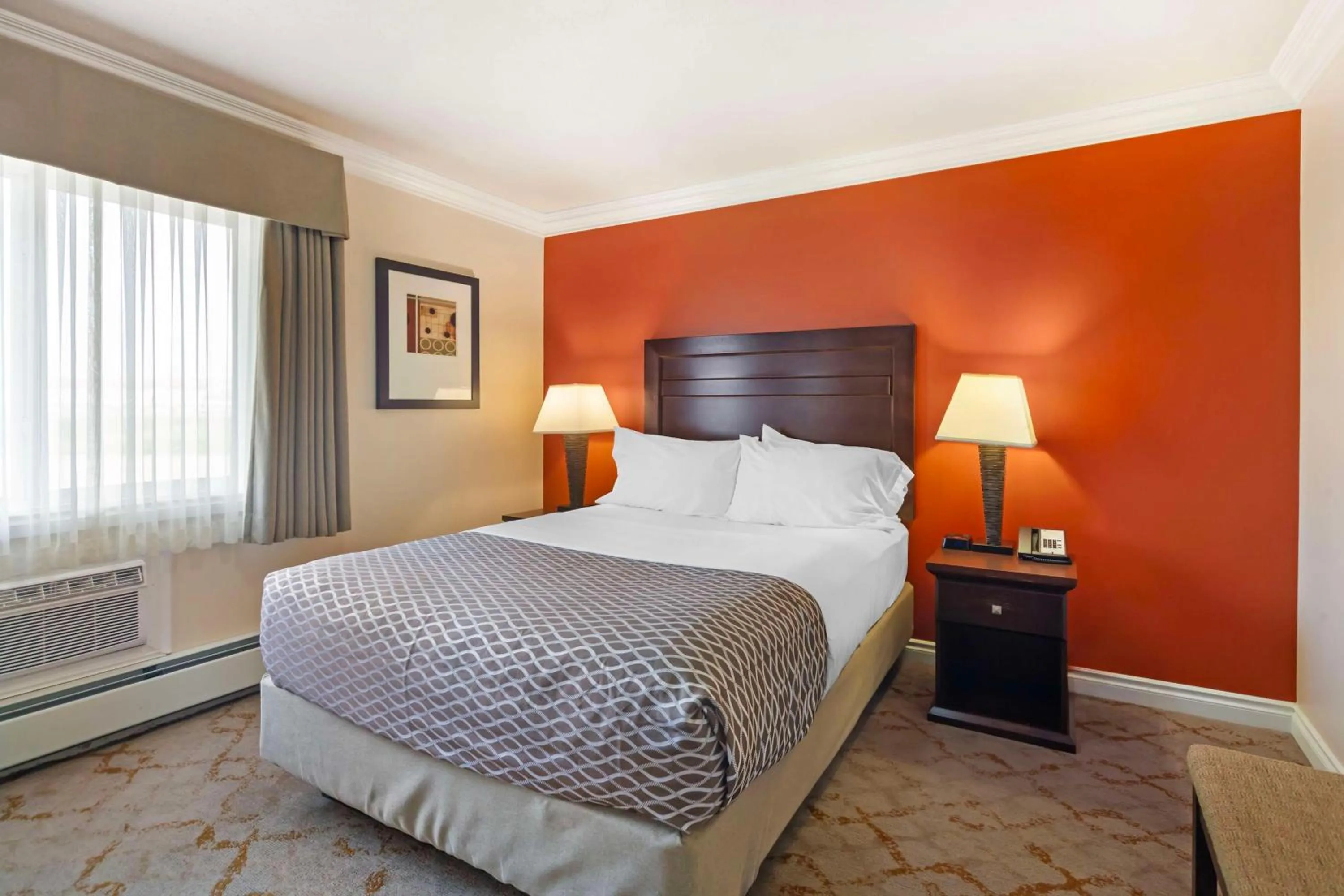 Apartment with Queen Bed and Sofa Bed - Pet Friendly in Best Western PLUS Mirage Hotel and Resort