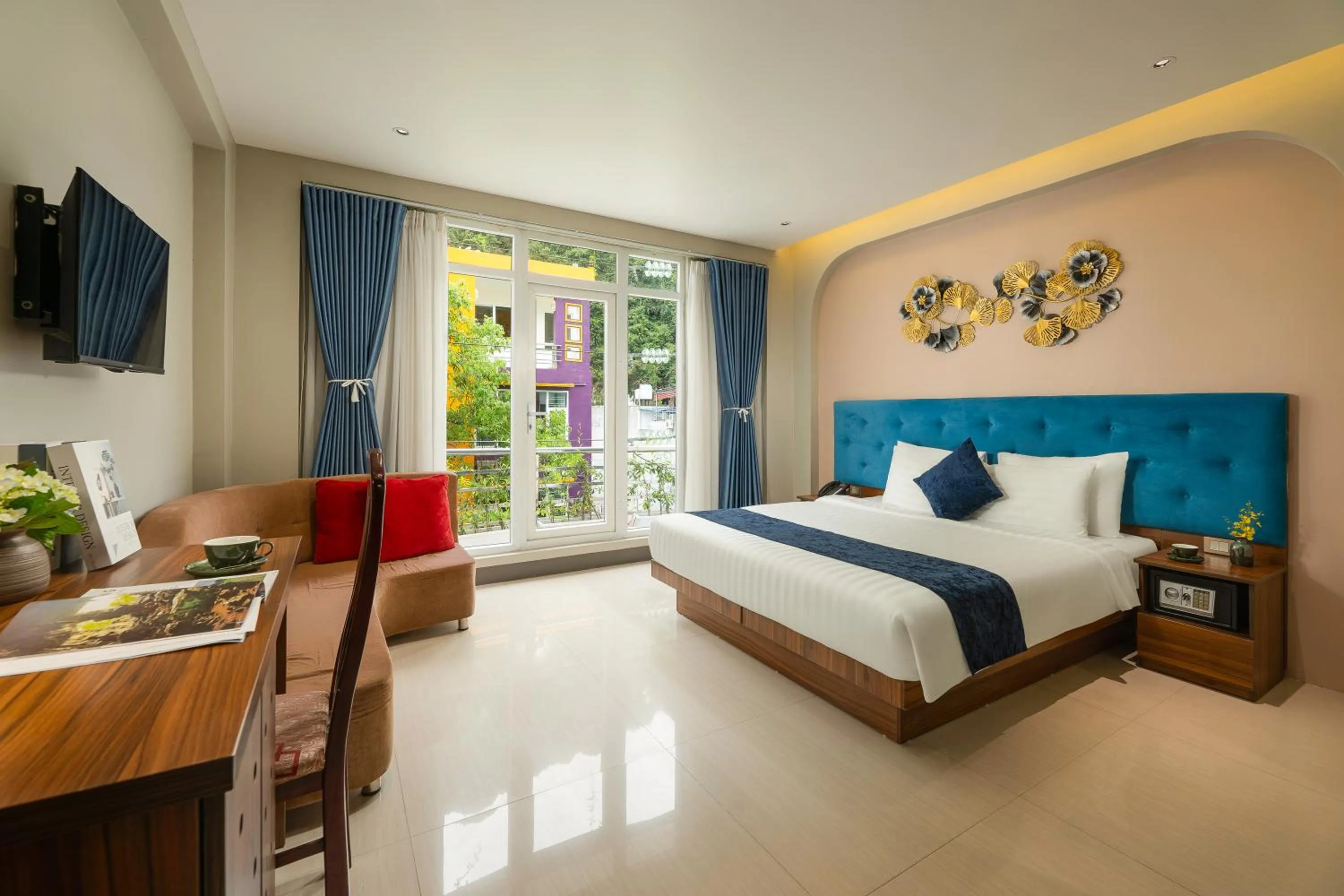 Deluxe Double Room with Balcony in The Oversleep Catba Hostel & Pool Bar