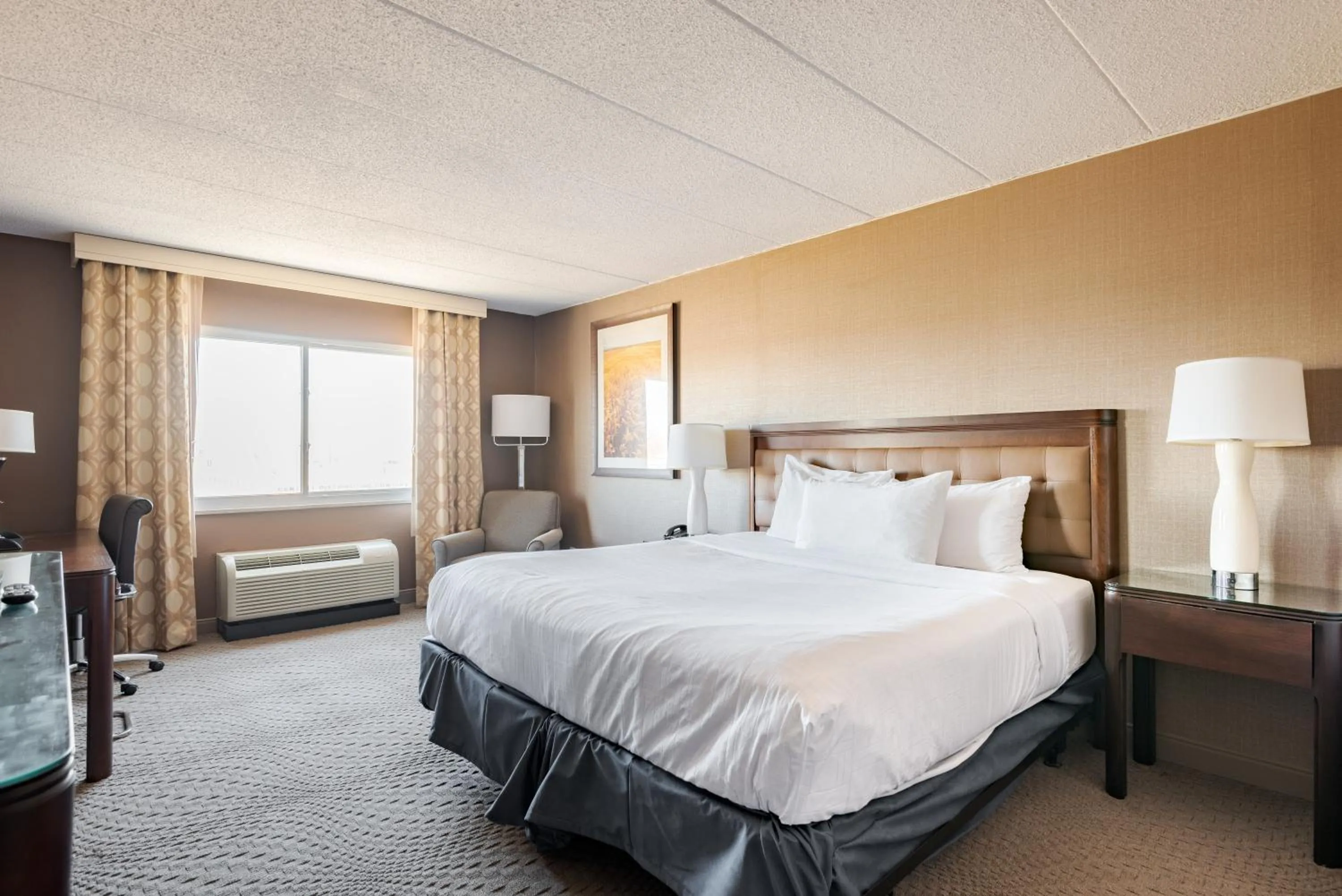 King Room - Non-Smoking in Wyndham Omaha Hotel - West Dodge