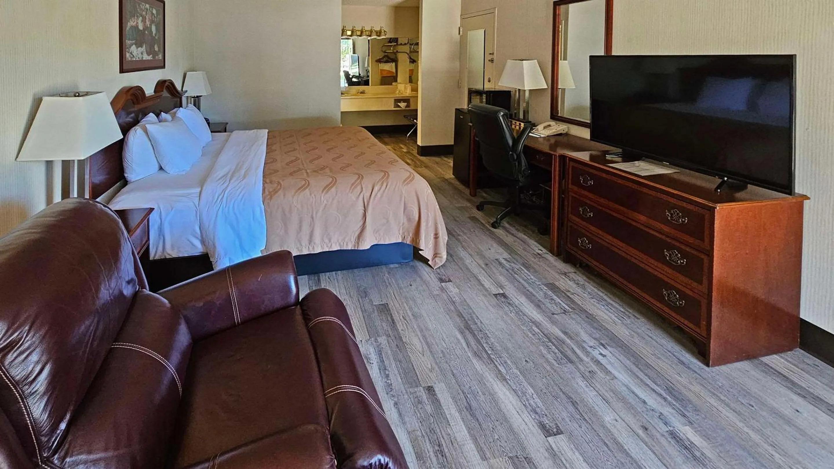 King Room - Non-Smoking in Quality Inn