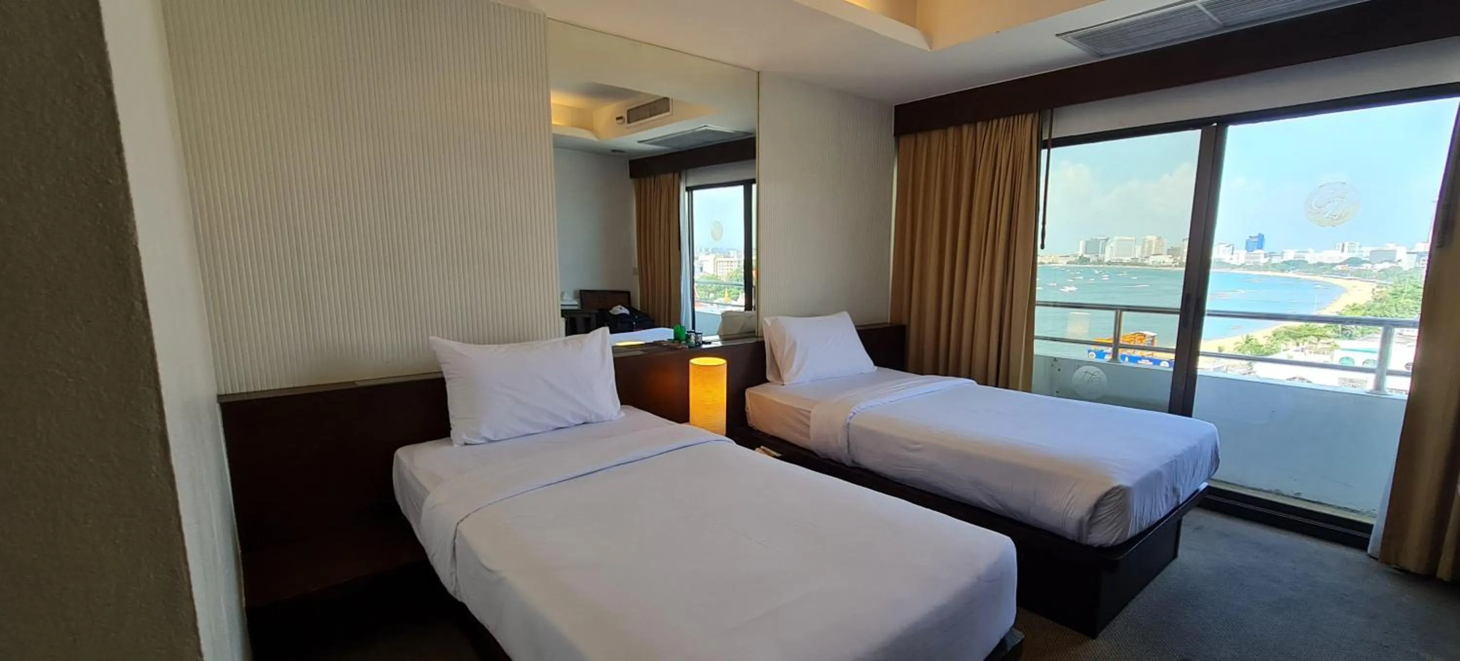 Deluxe Twin Room with Sea View in Grand Hotel