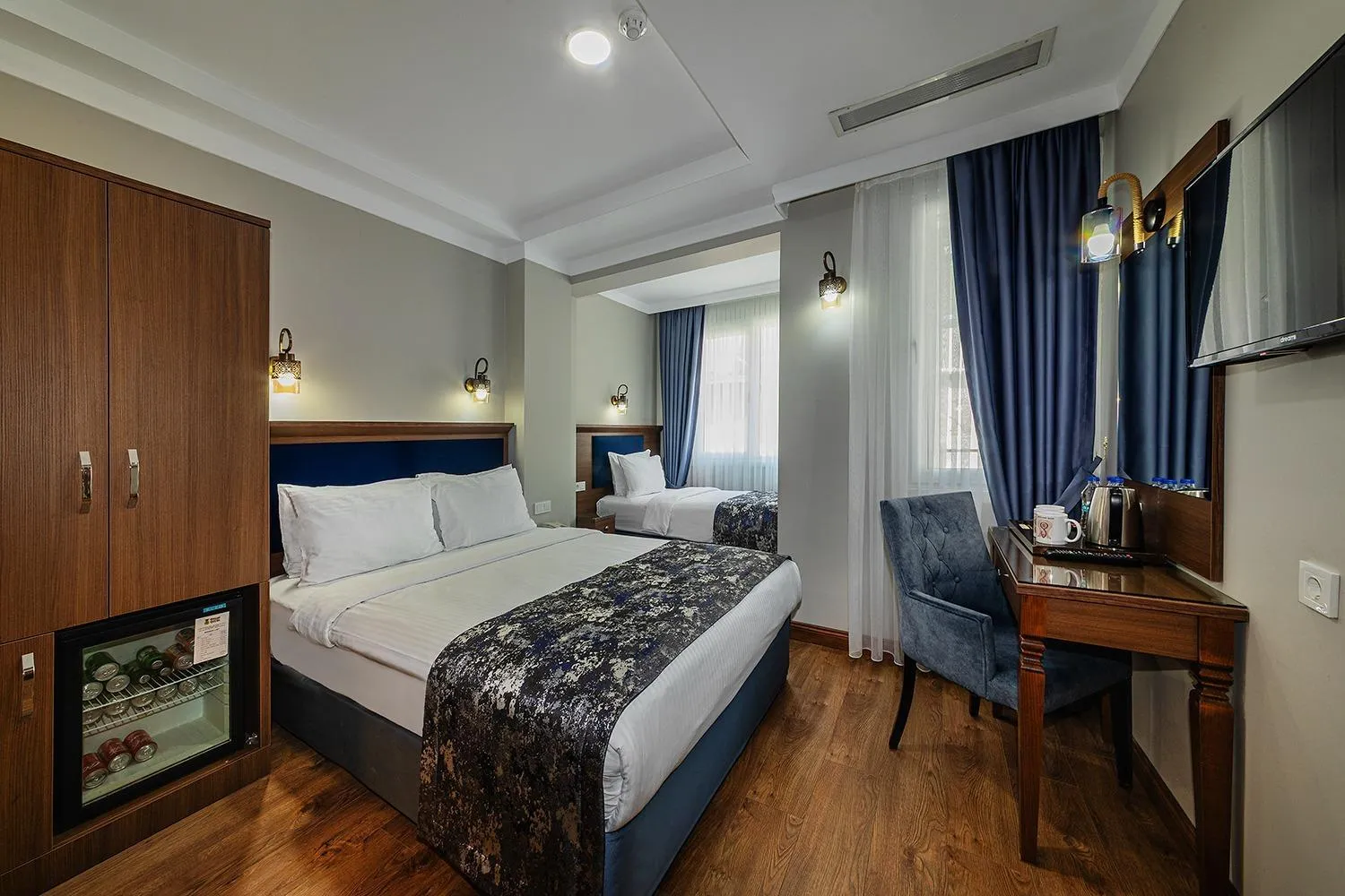 Triple Room with Balcony in Aristocrat Hotel