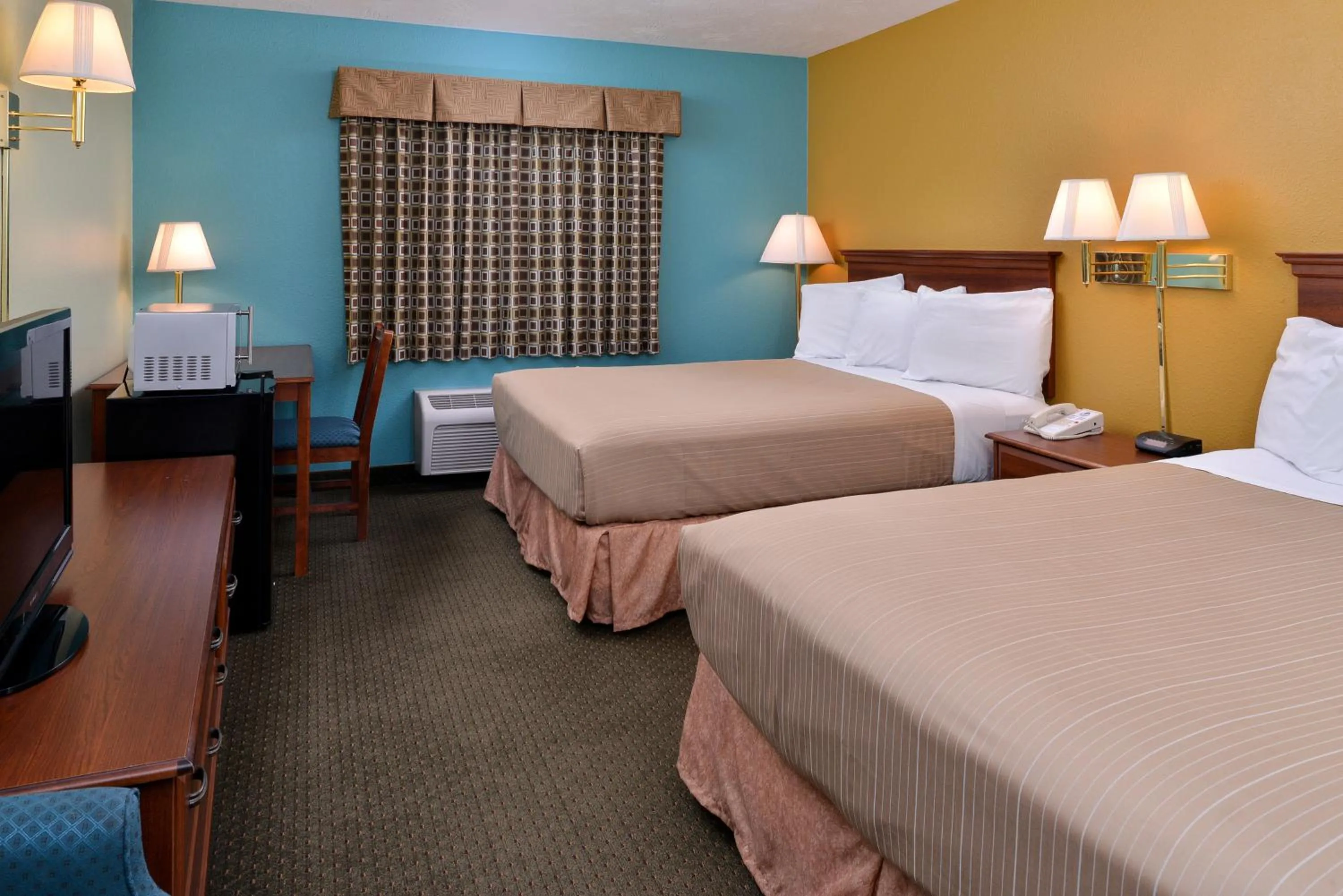 Queen Room with Two Queen Beds - Non-Smoking in Americas Best Value Inn - Seymour
