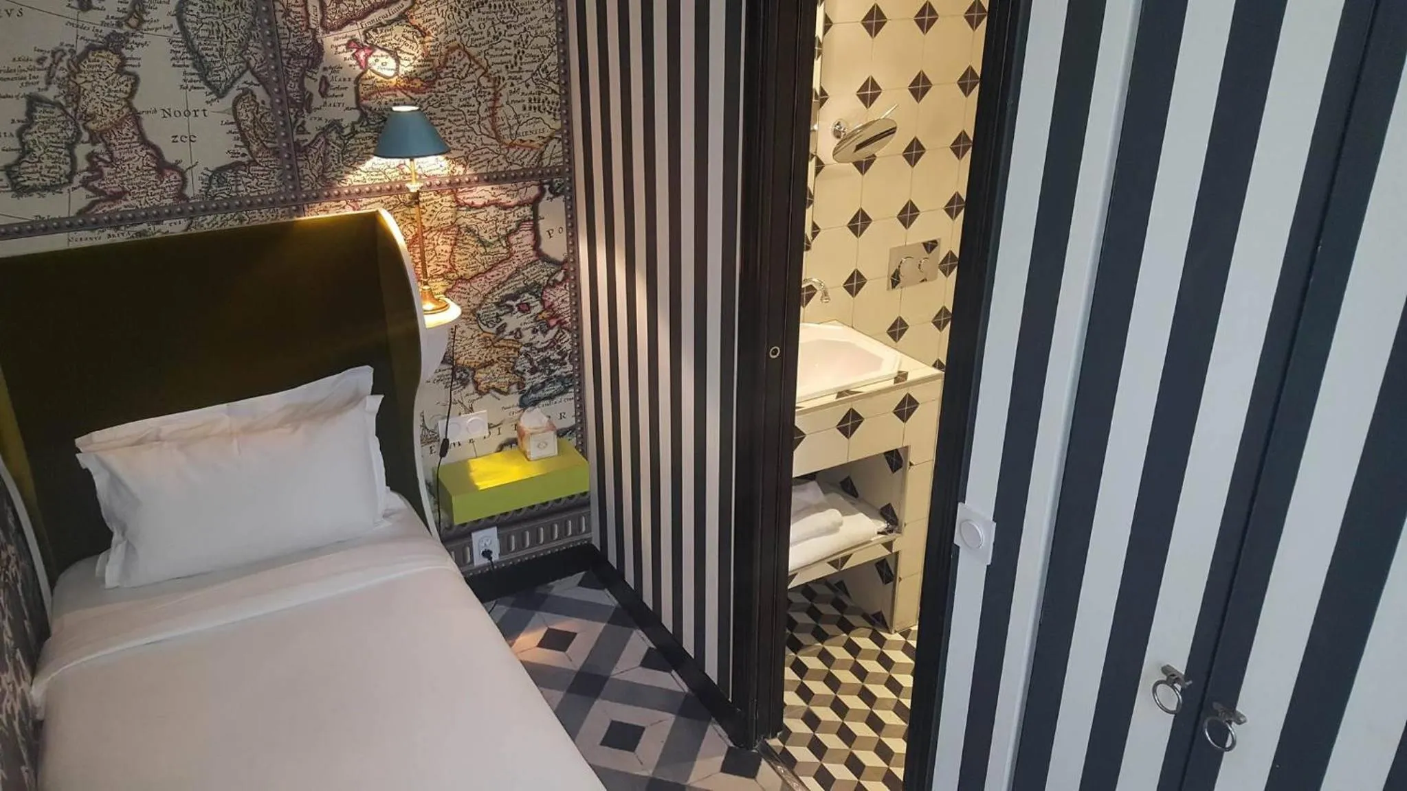 Single Room in Hôtel du Continent