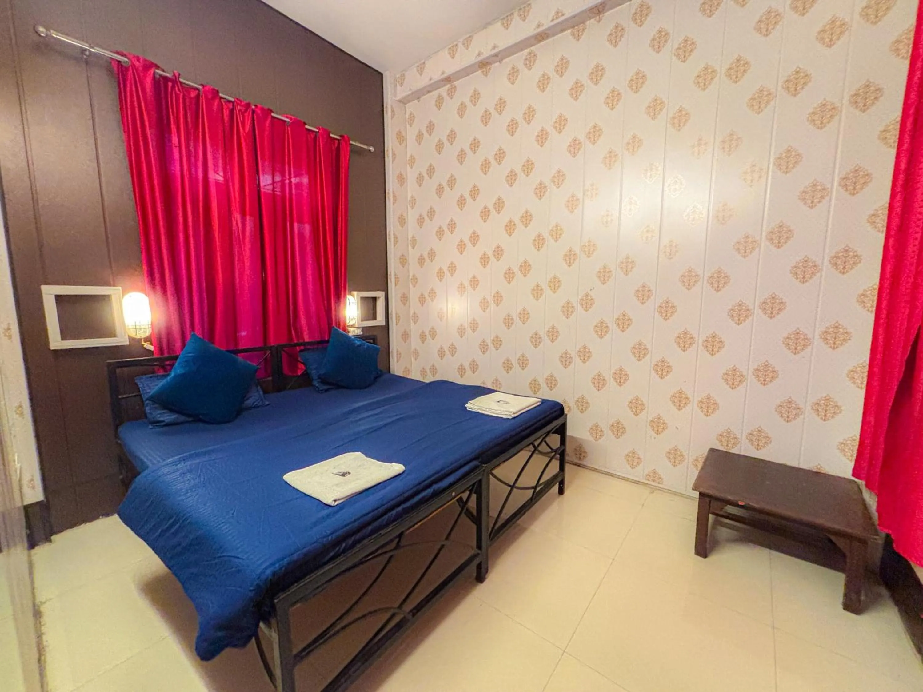 Budget Double Room in Skyard Hostel Rishikesh Laxman Jhula