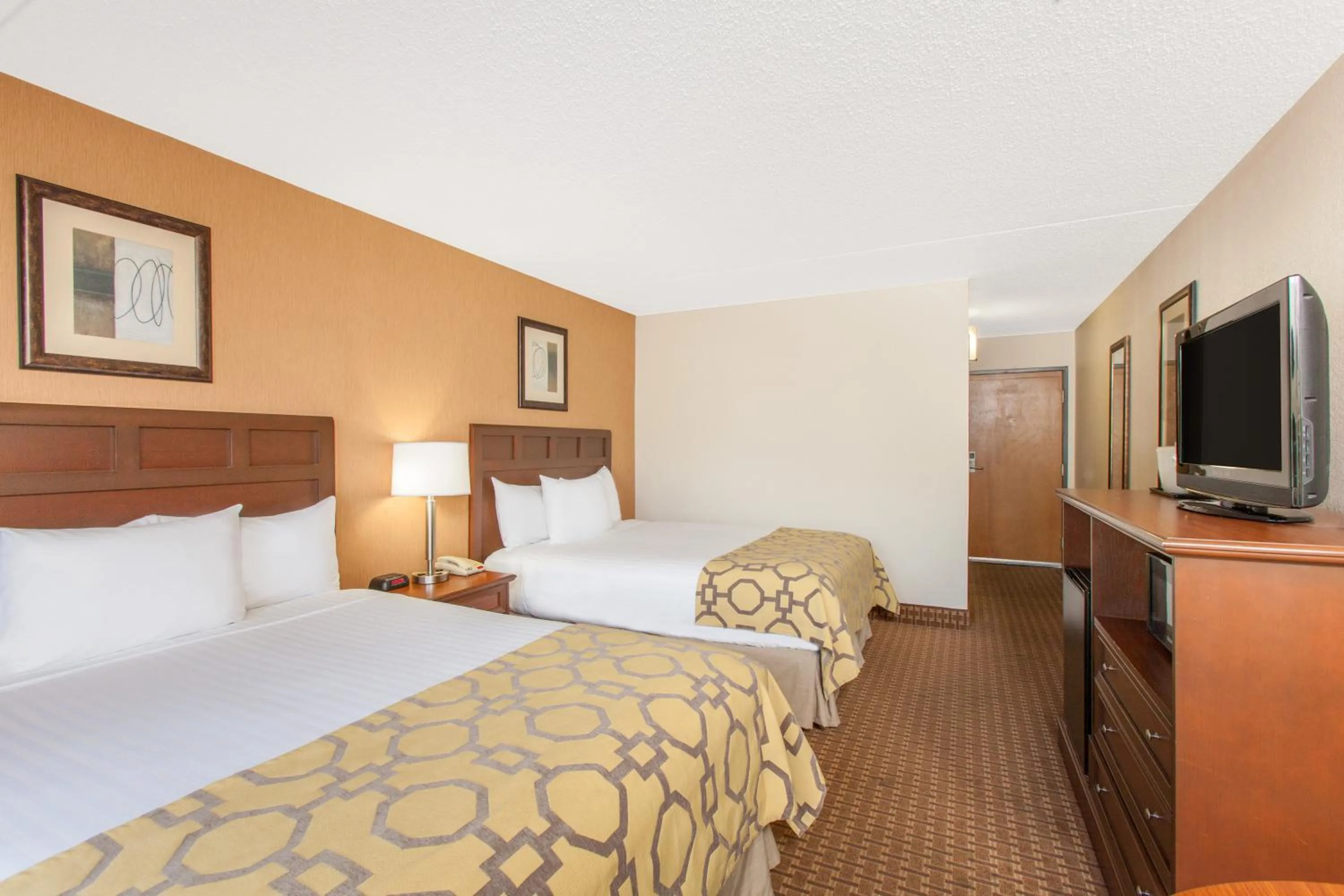 Queen Room with Two Queen Beds - Non-Smoking in Baymont by Wyndham Branson - On the Strip