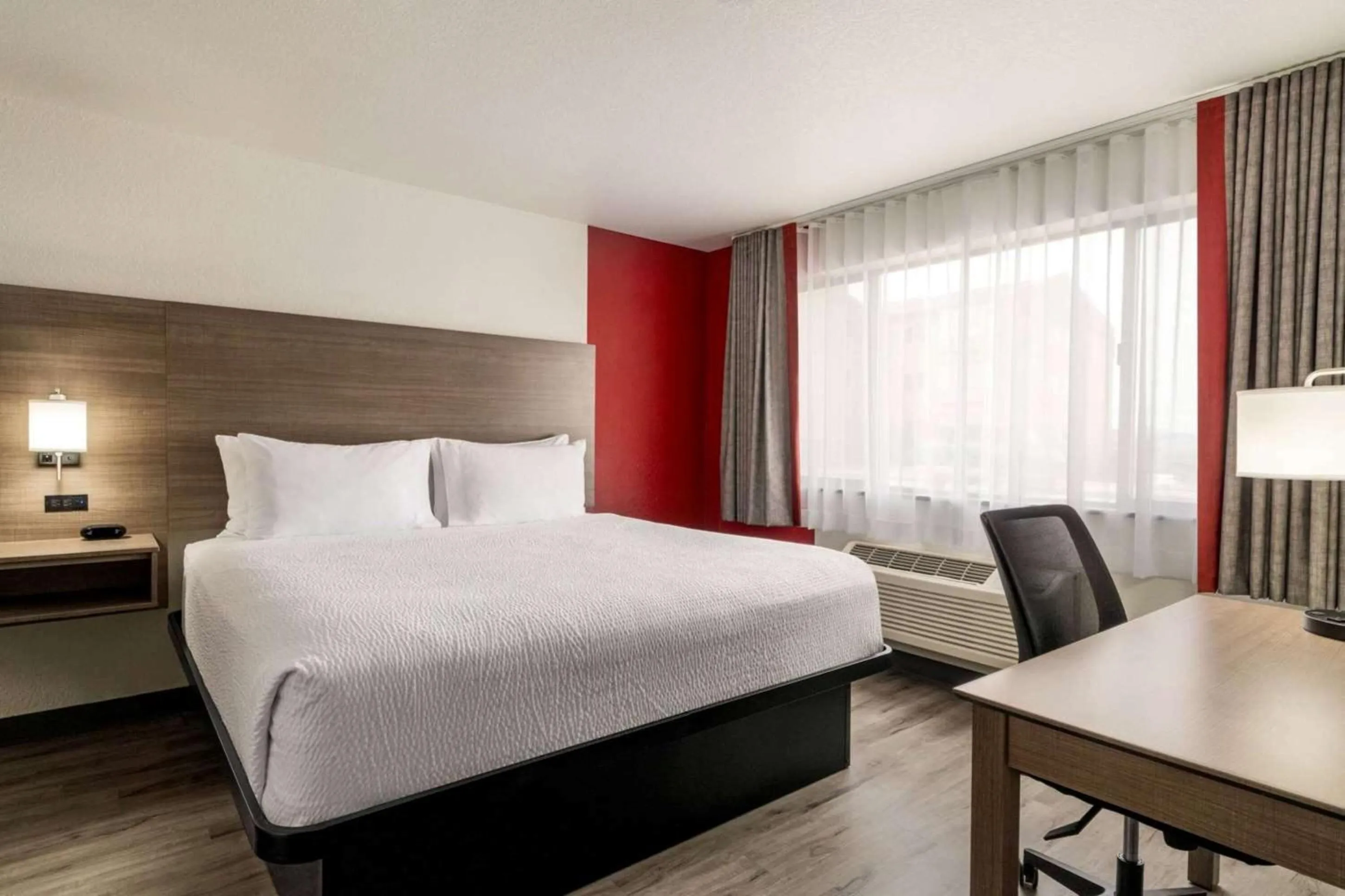 King Suite with One King Bed - Separate Building/Non-Smoking in Best Western Helena - Capitol Hotel