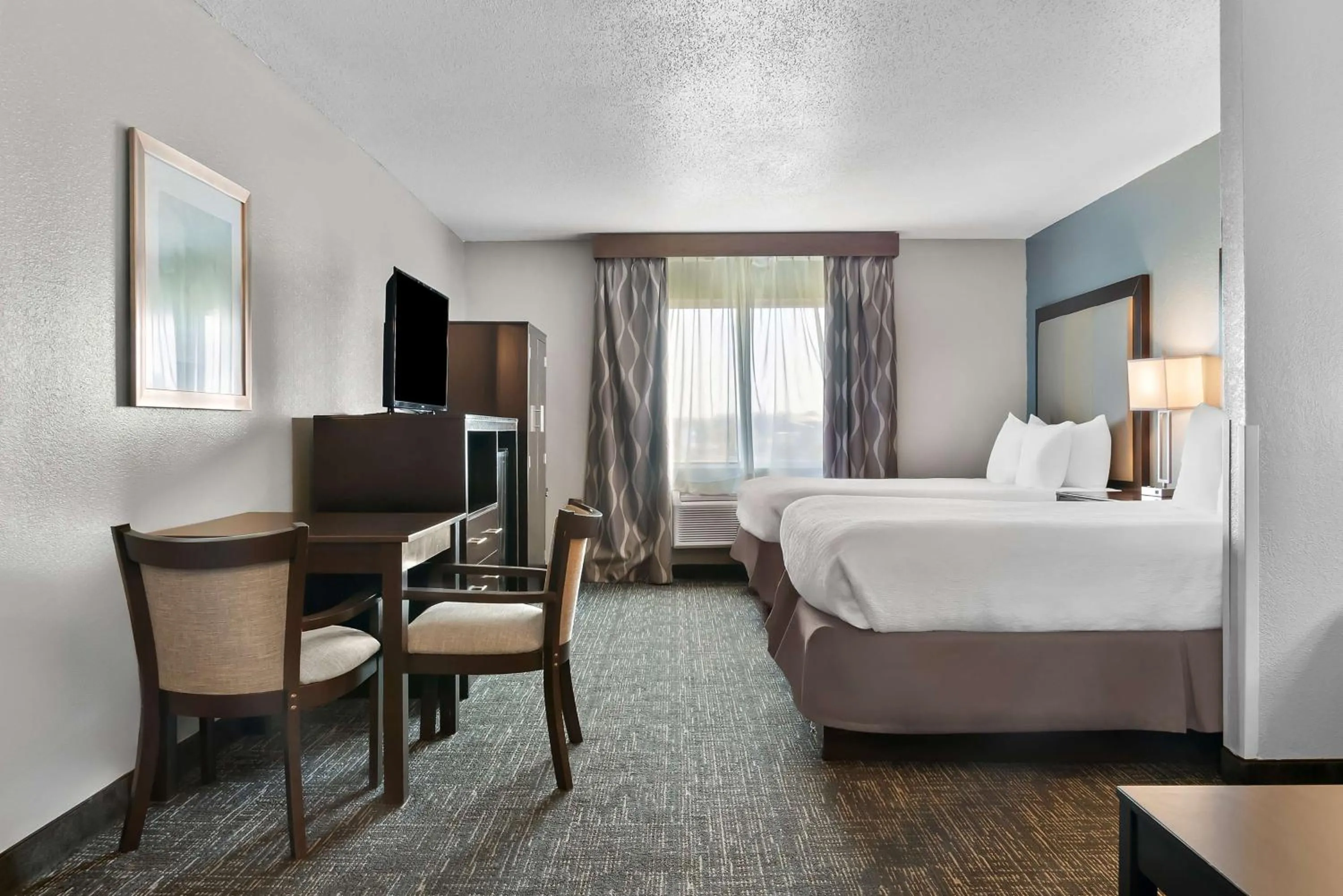 Queen Room with Two Queen Beds - Non-Smoking in Best Western Plus Flint Airport Inn & Suites
