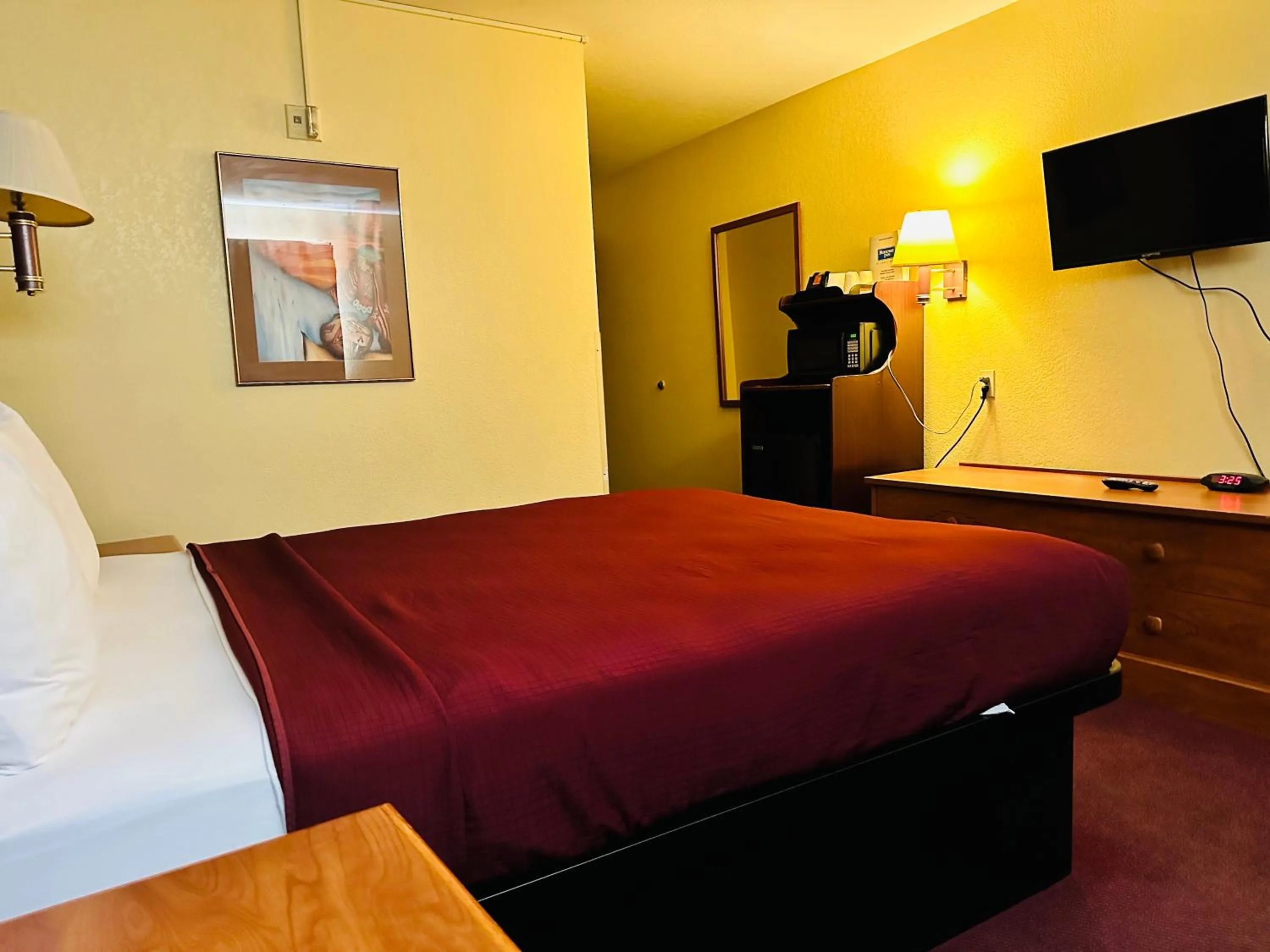Queen Room - Disability Access in Rodeway Inn Winslow I-40