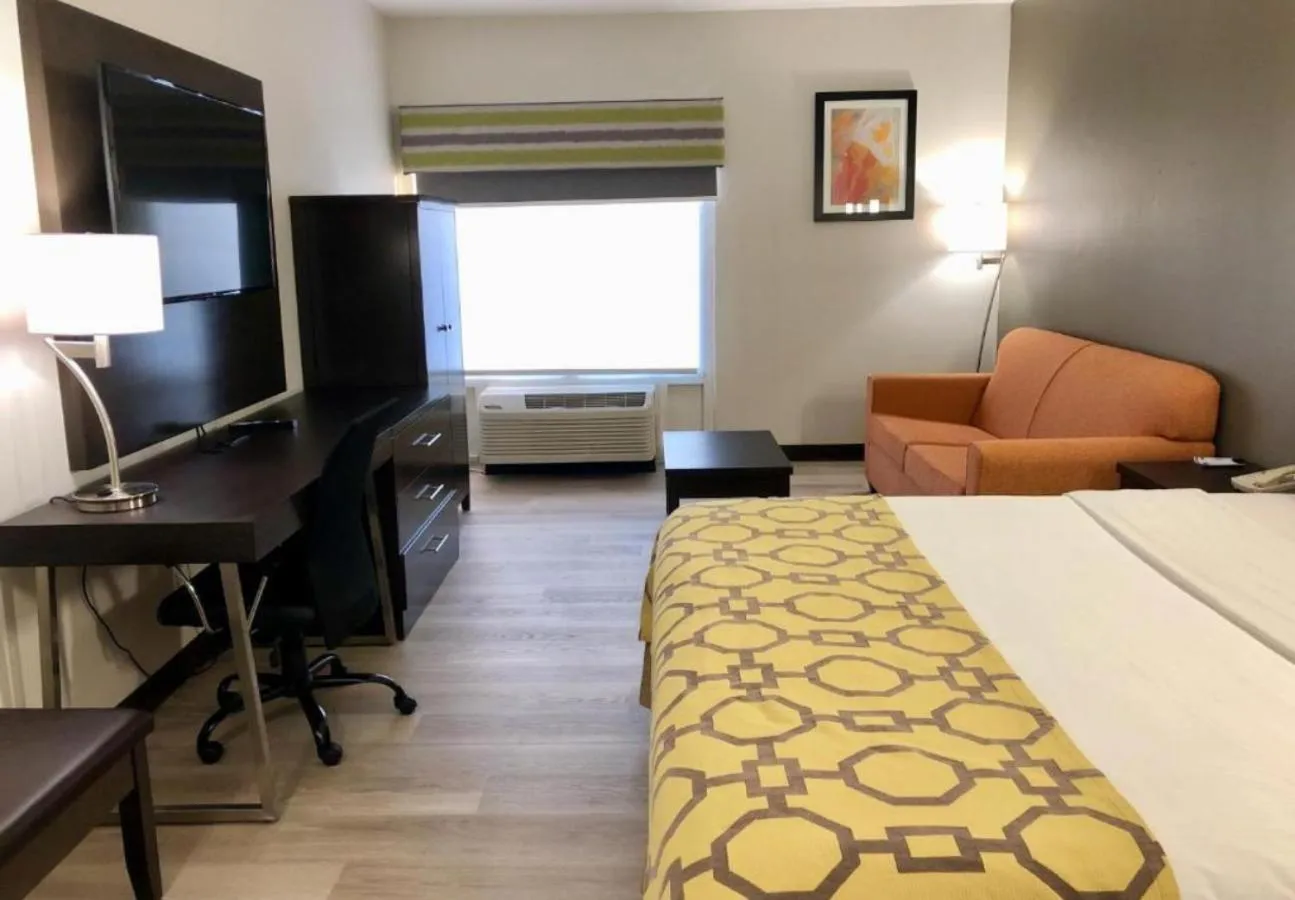 King Room - Mobility Access/Non-Smoking in Baymont by Wyndham Warrenton