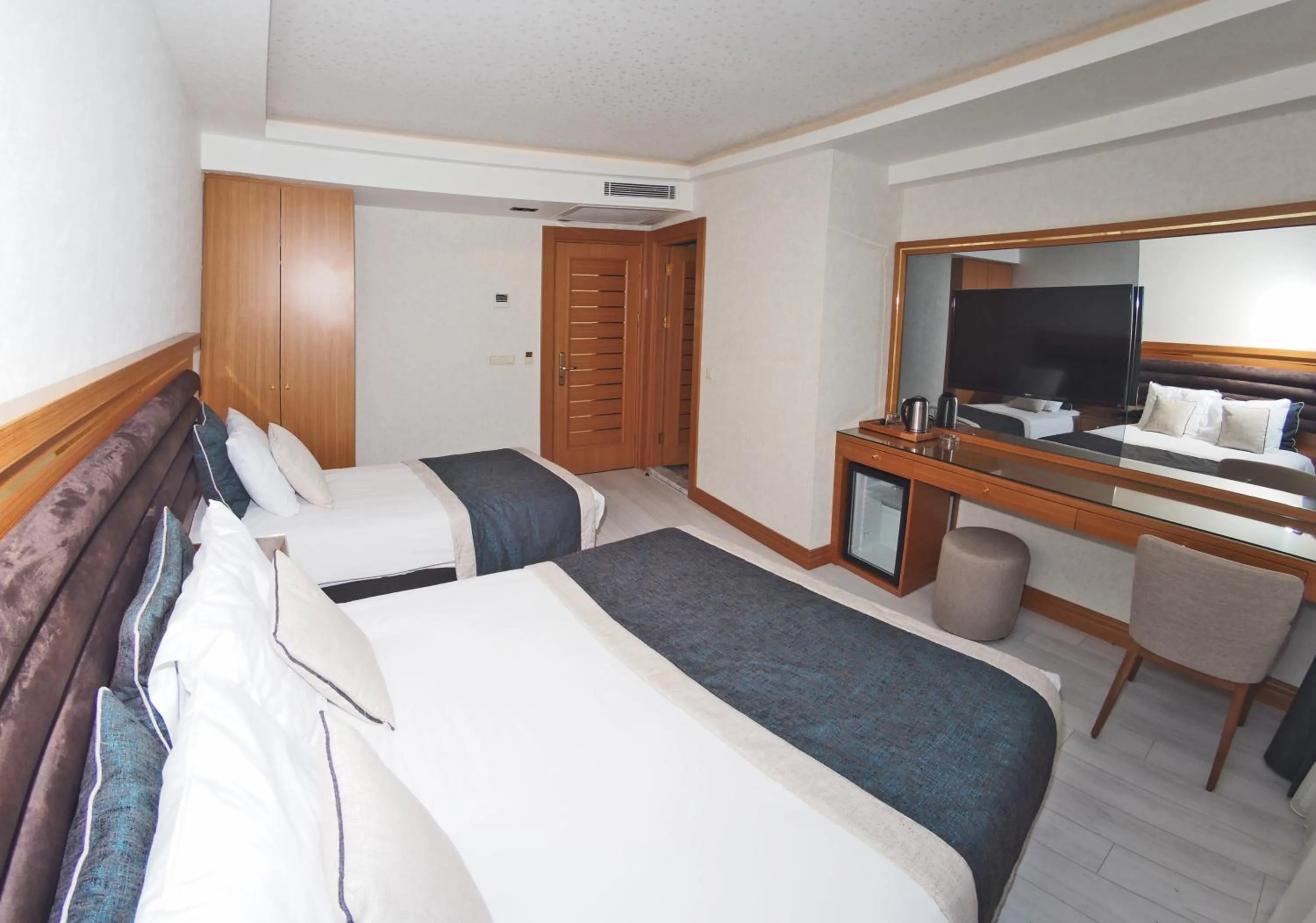 Standard Triple Room in Grand Emir Hotel Old City