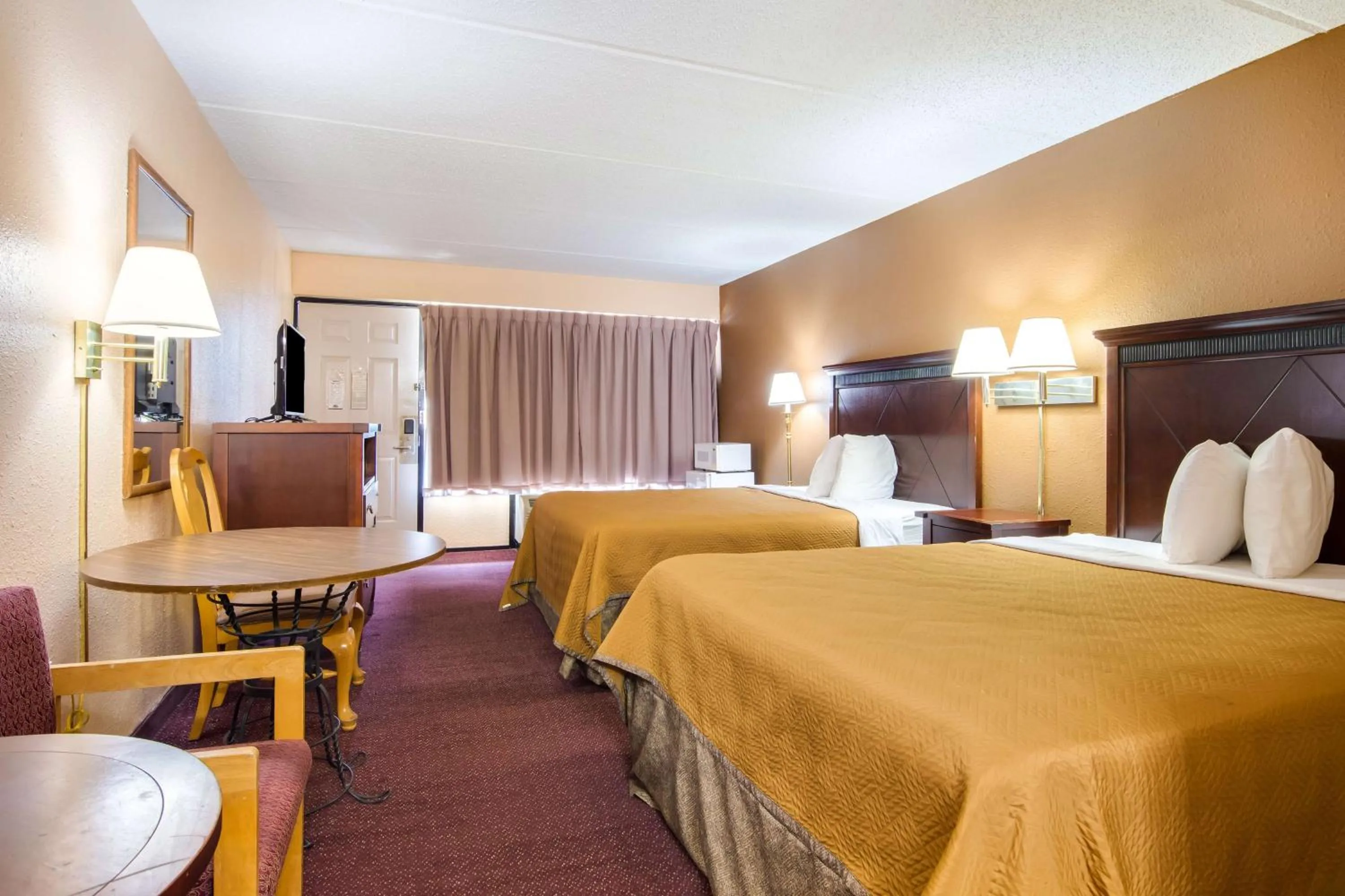 Queen Room with Two Queen Beds - Disability Access in Motel 6-Macon, GA