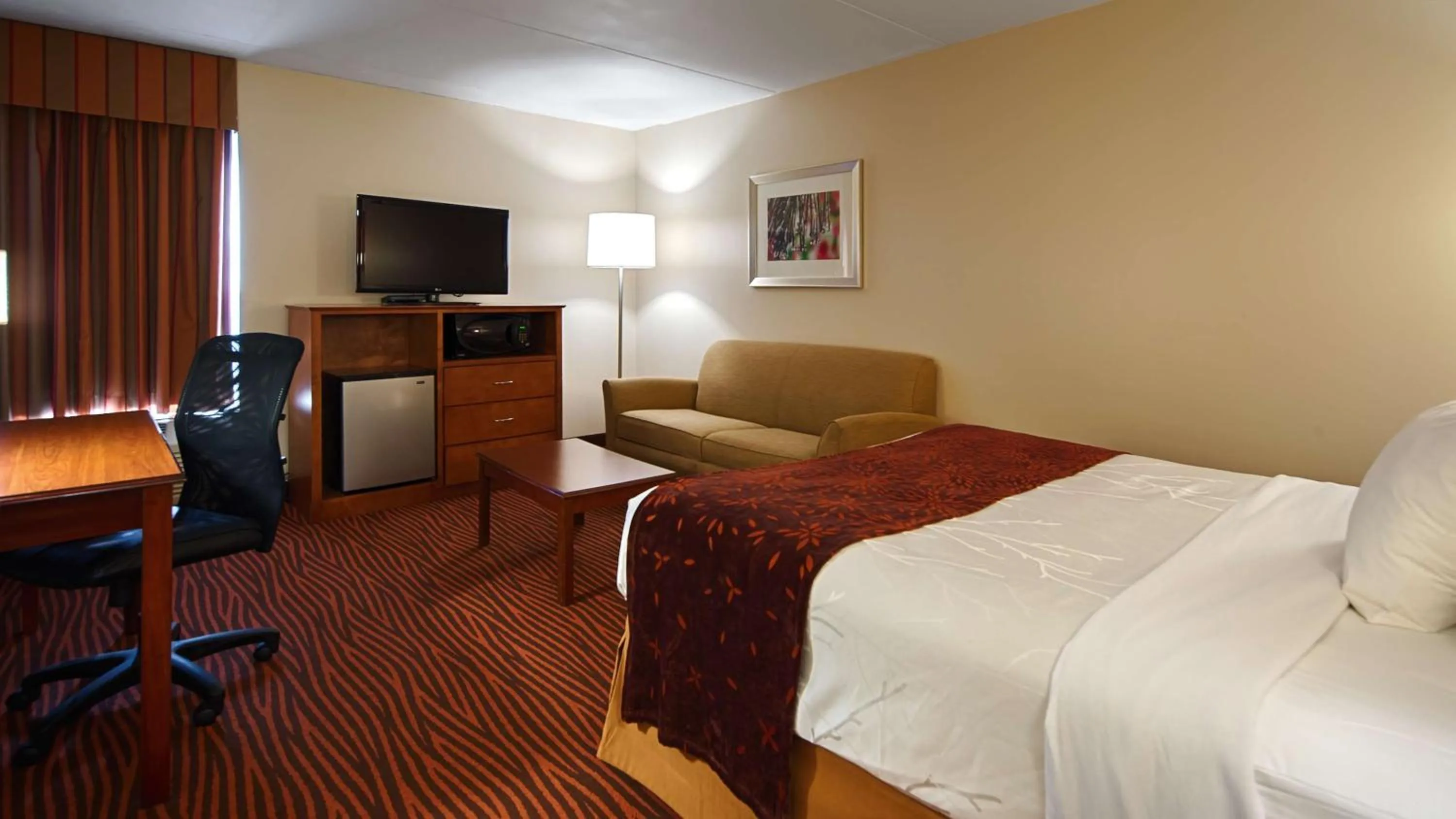 Queen Room - Non-Smoking in Best Western Executive Hotel New Haven-West Haven