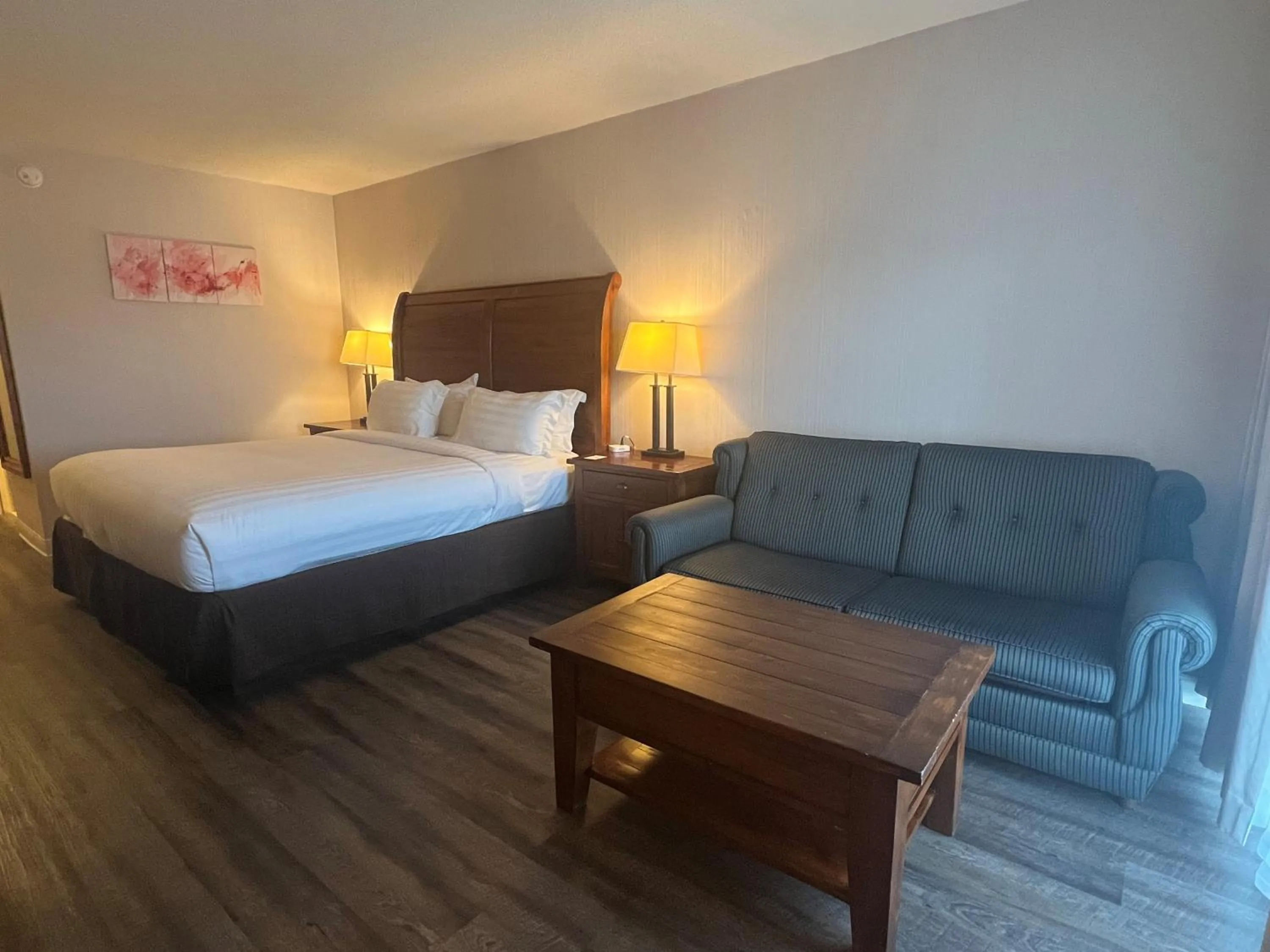 King Room - Lake Front/Non-Smoking in Hidden Valley Resort, an Ascend Collection Resort