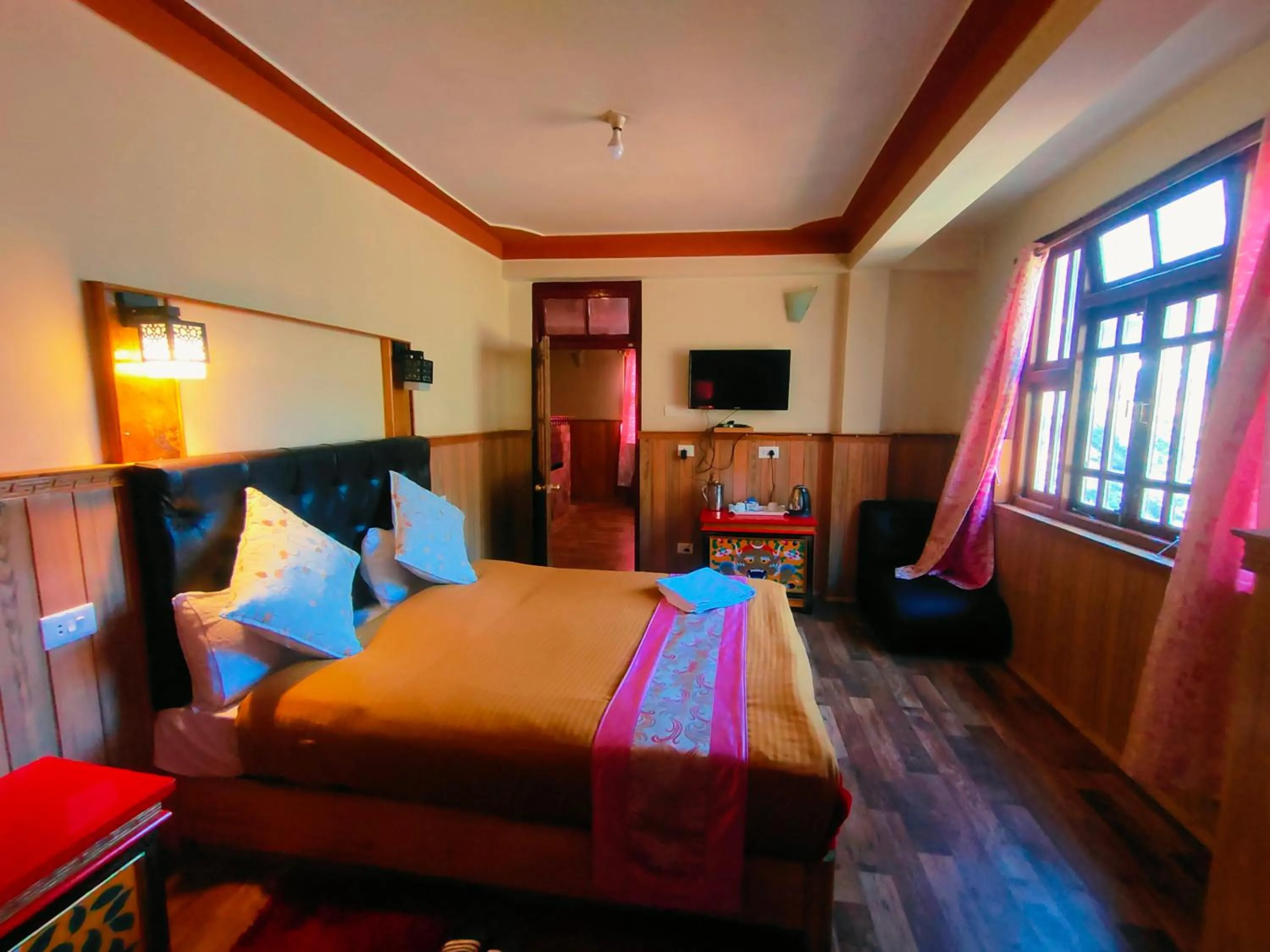 Family Suite in Rufina Blue Pine