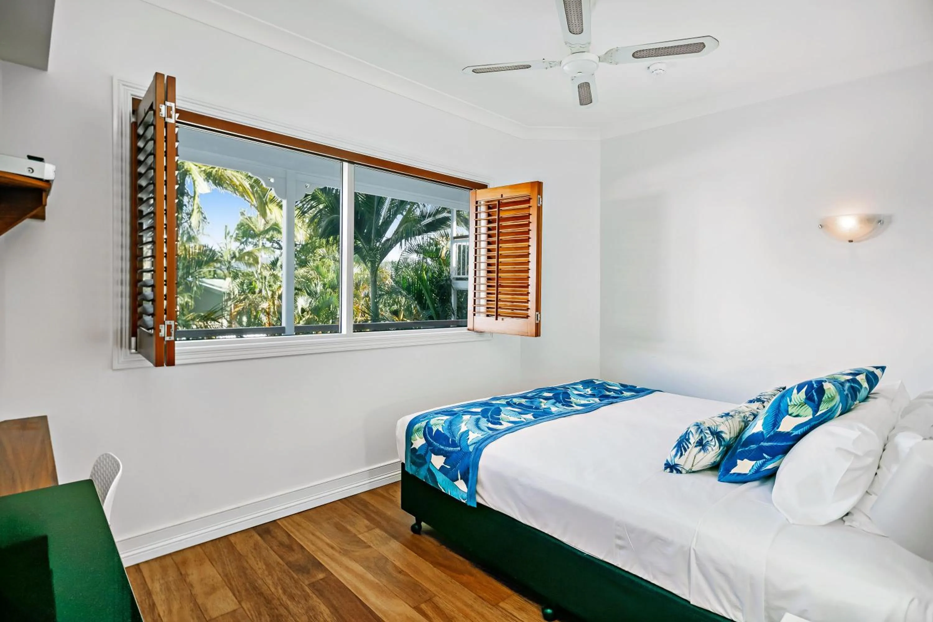 Queen Room in Mantra on the Inlet