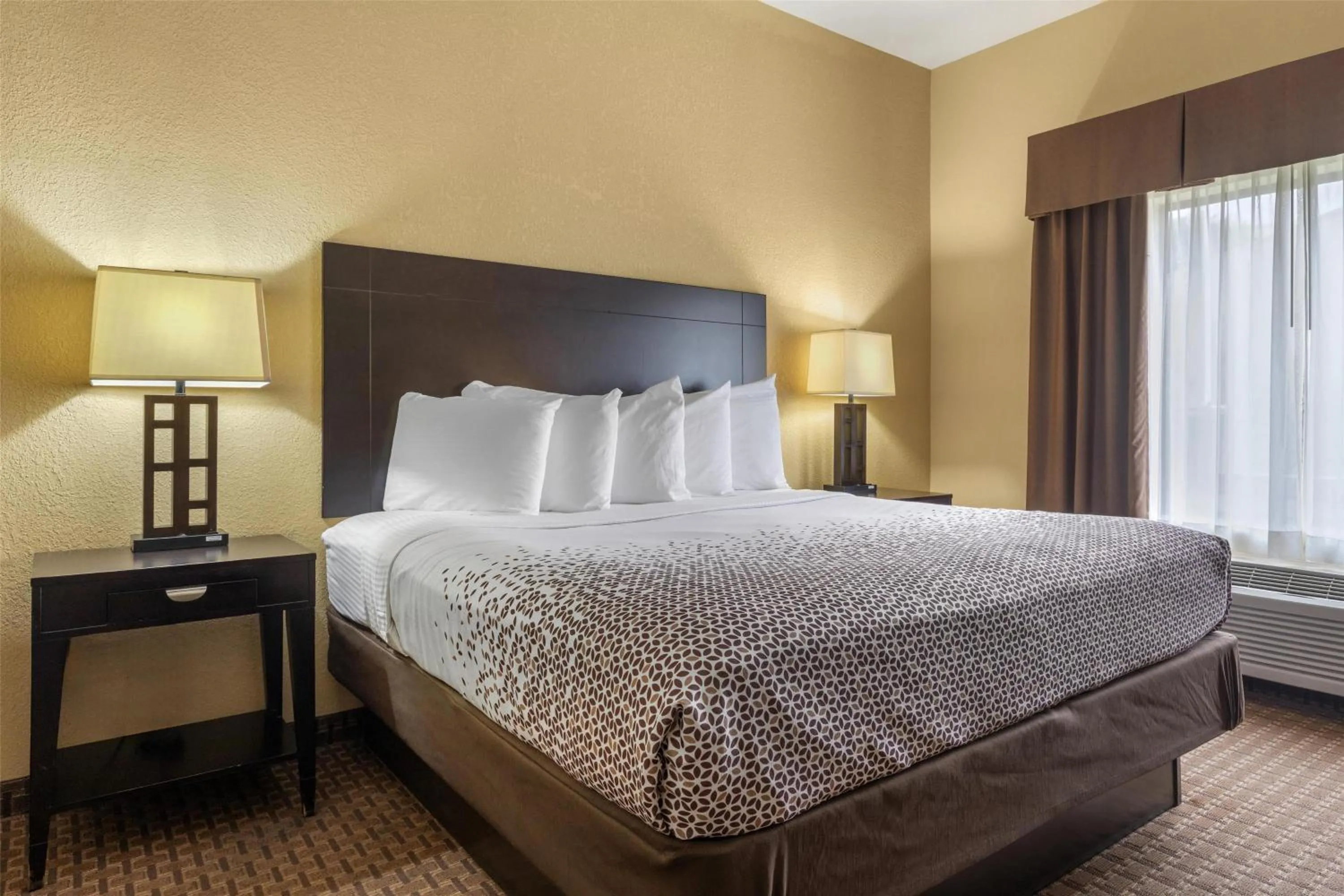 King Room - Non-Smoking in Best Western Bastrop Pines Inn