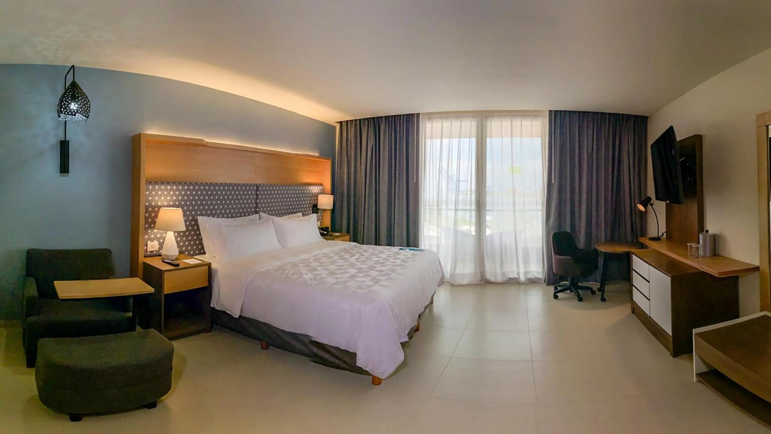Standard King Room with River View - Club Floor in Holiday Inn Tuxpan - Convention Center by IHG