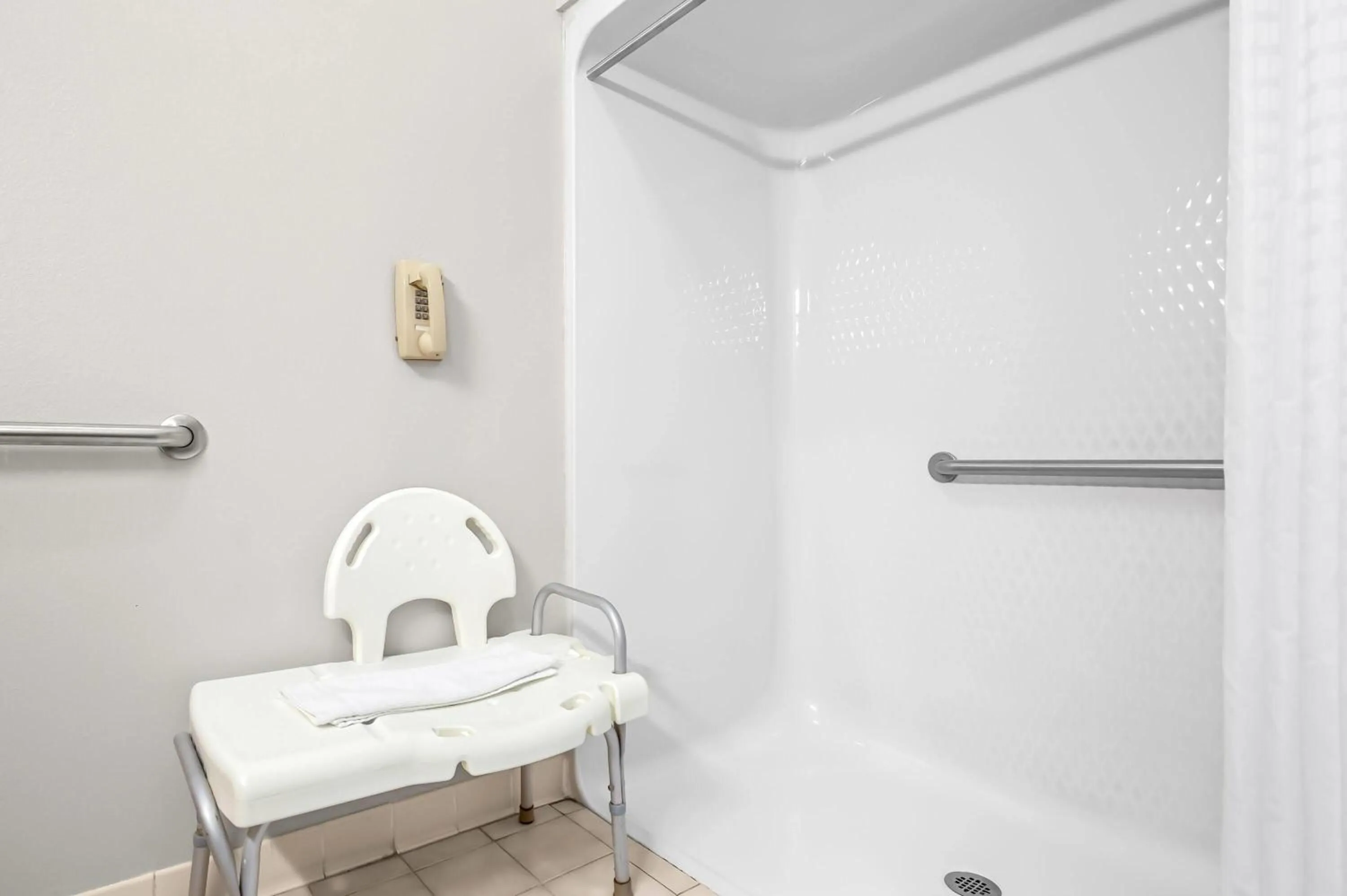 Queen Room with Two Queen Beds - Disability Access/Non-Smoking in Days Inn by Wyndham Collinsville St Louis