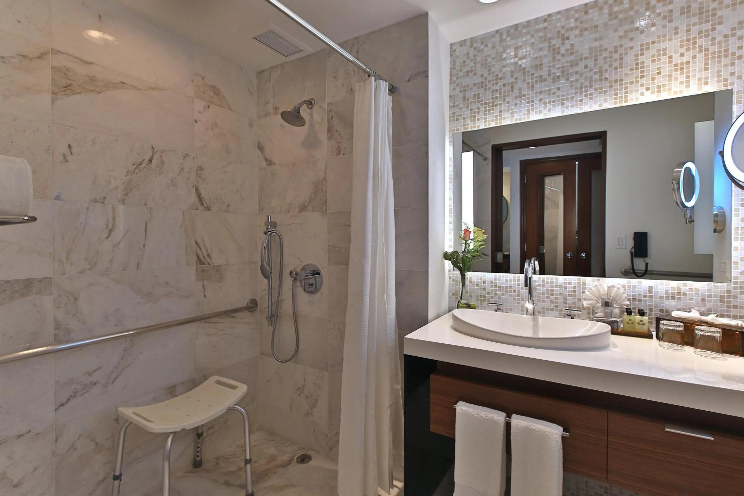 Classic King Room - single occupancy - Accessible in Real Intercontinental Metrocentro Managua by IHG