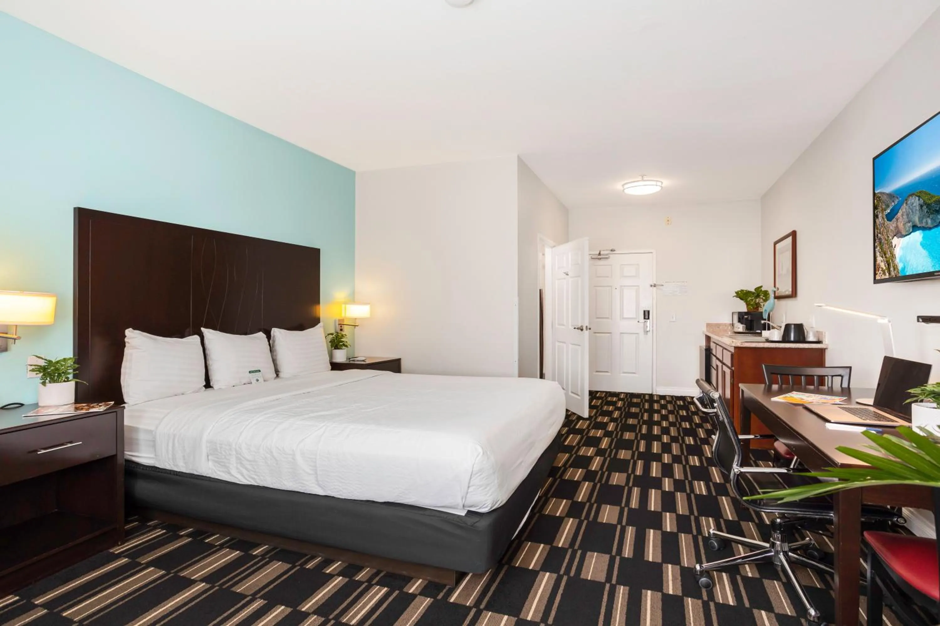 Standard King Room in The Hotel Oceanside