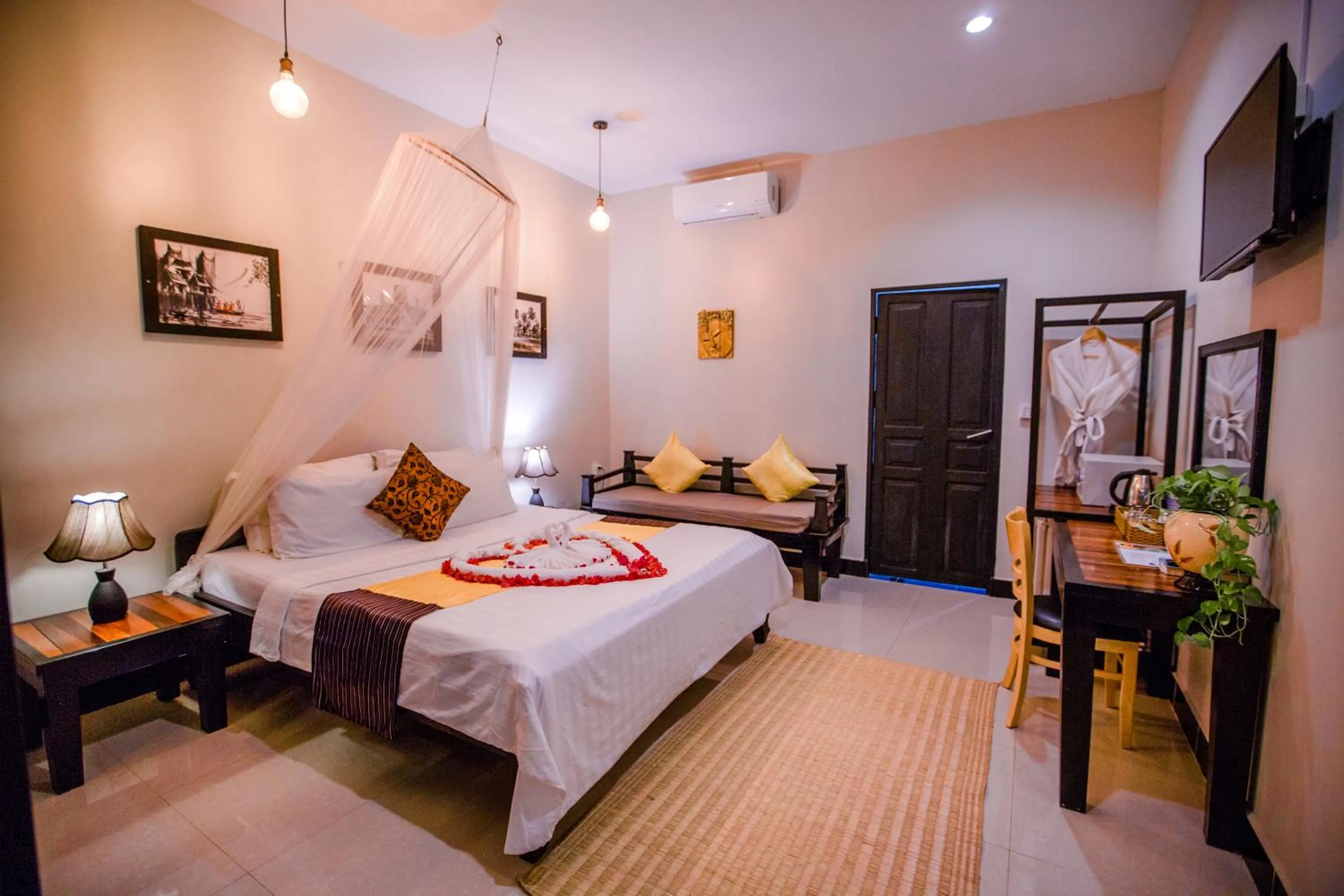 Superior King Room - Free Pickup in The Sanctuary Villa Battambang