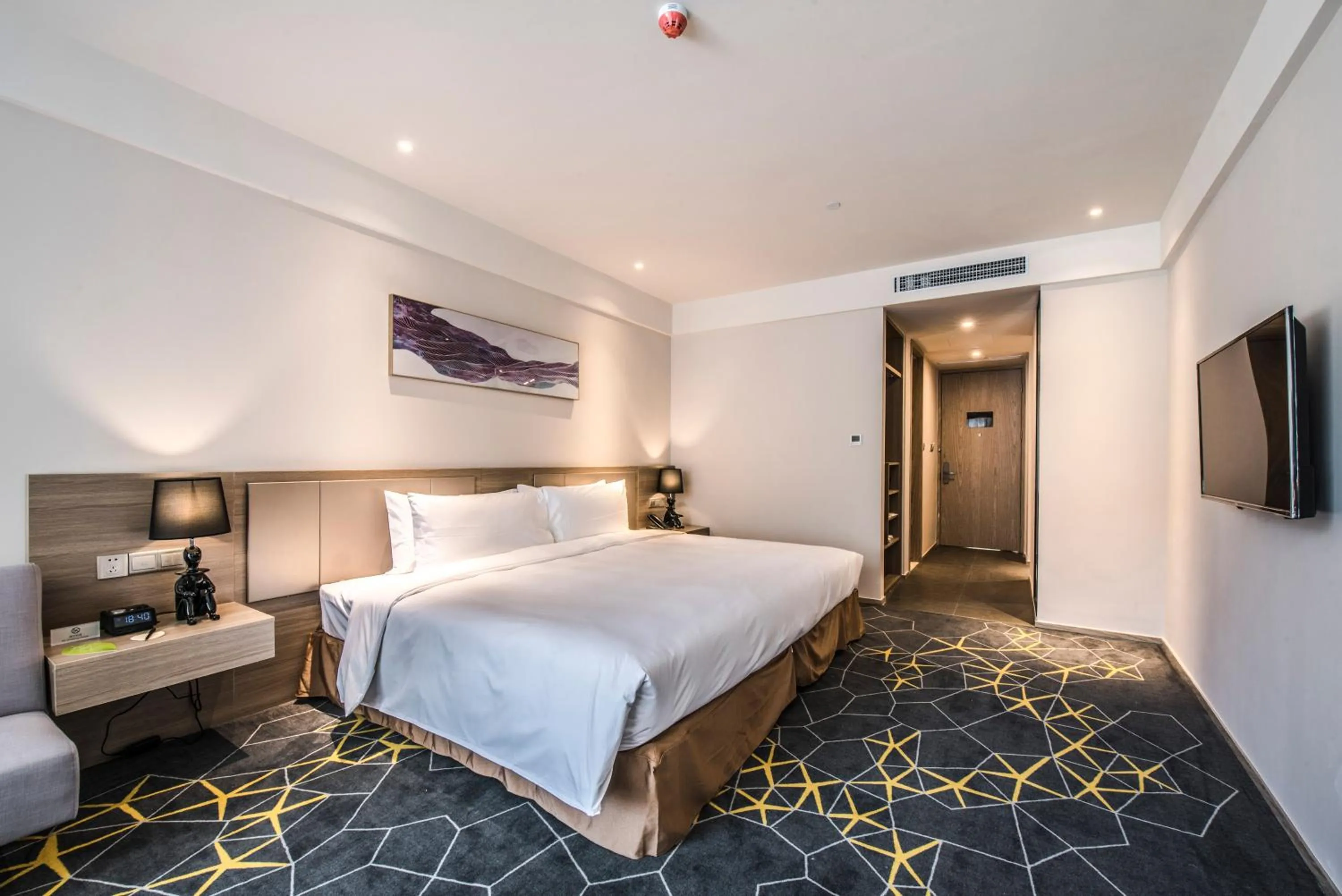 Standard Double Room in Q-Box Hotel Shanghai Sanjiagang -Offer Pudong International Airport and Disney shuttle