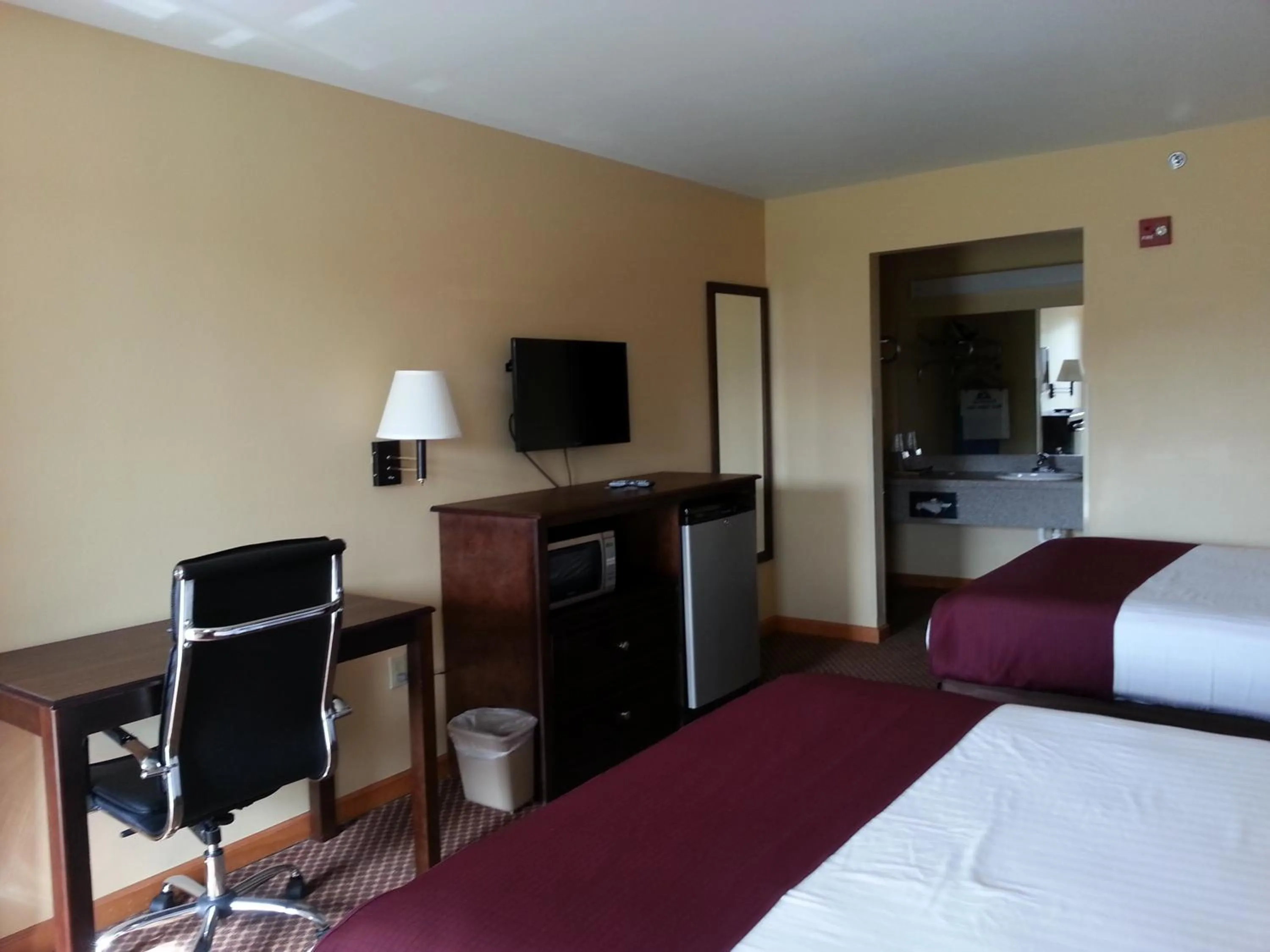 Queen Room with Two Queen Beds - Non-Smoking in Americas Best Value Inn Bryant
