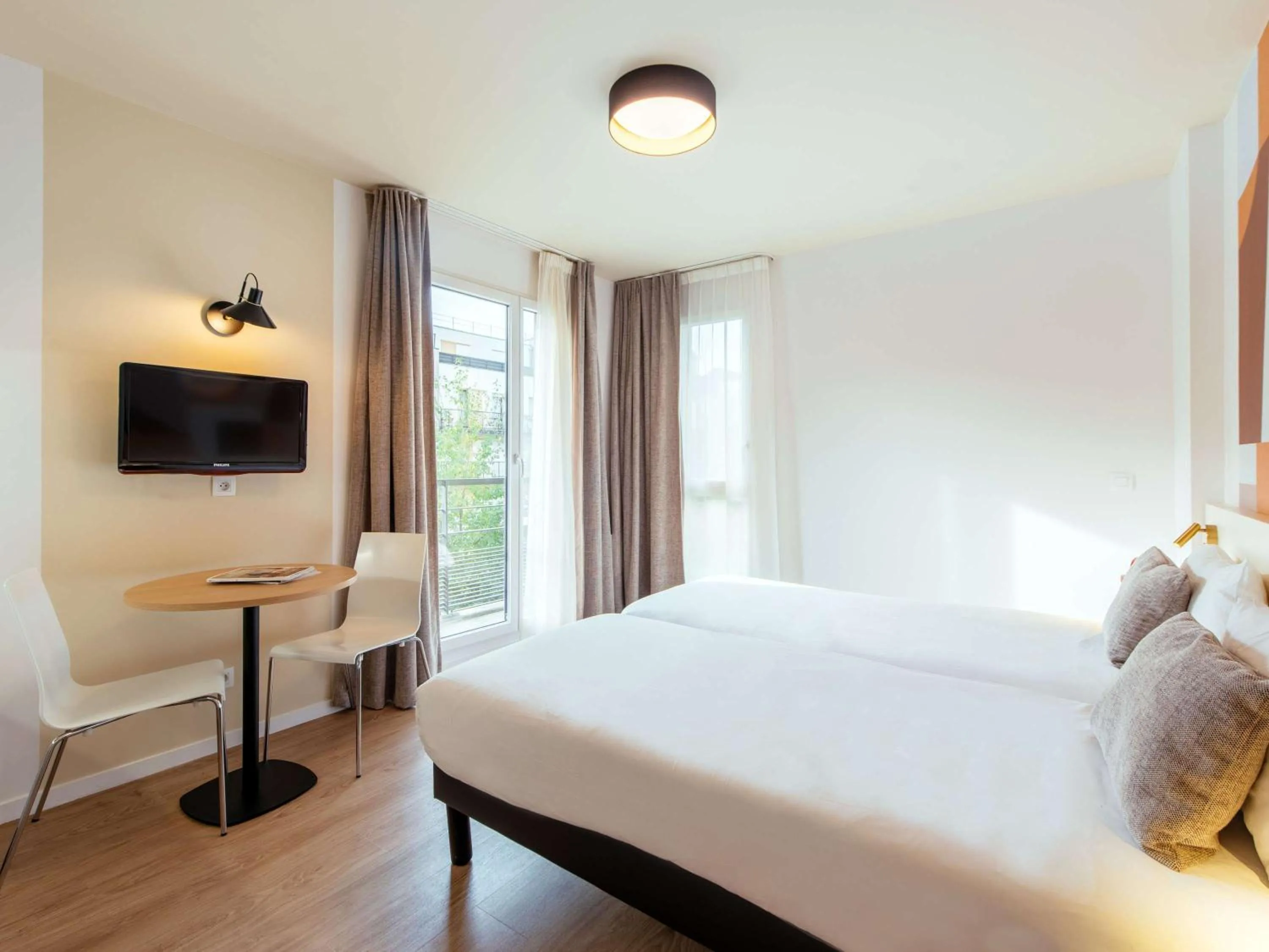 Studio with Twin Beds in Aparthotel Adagio Access Paris Asnières