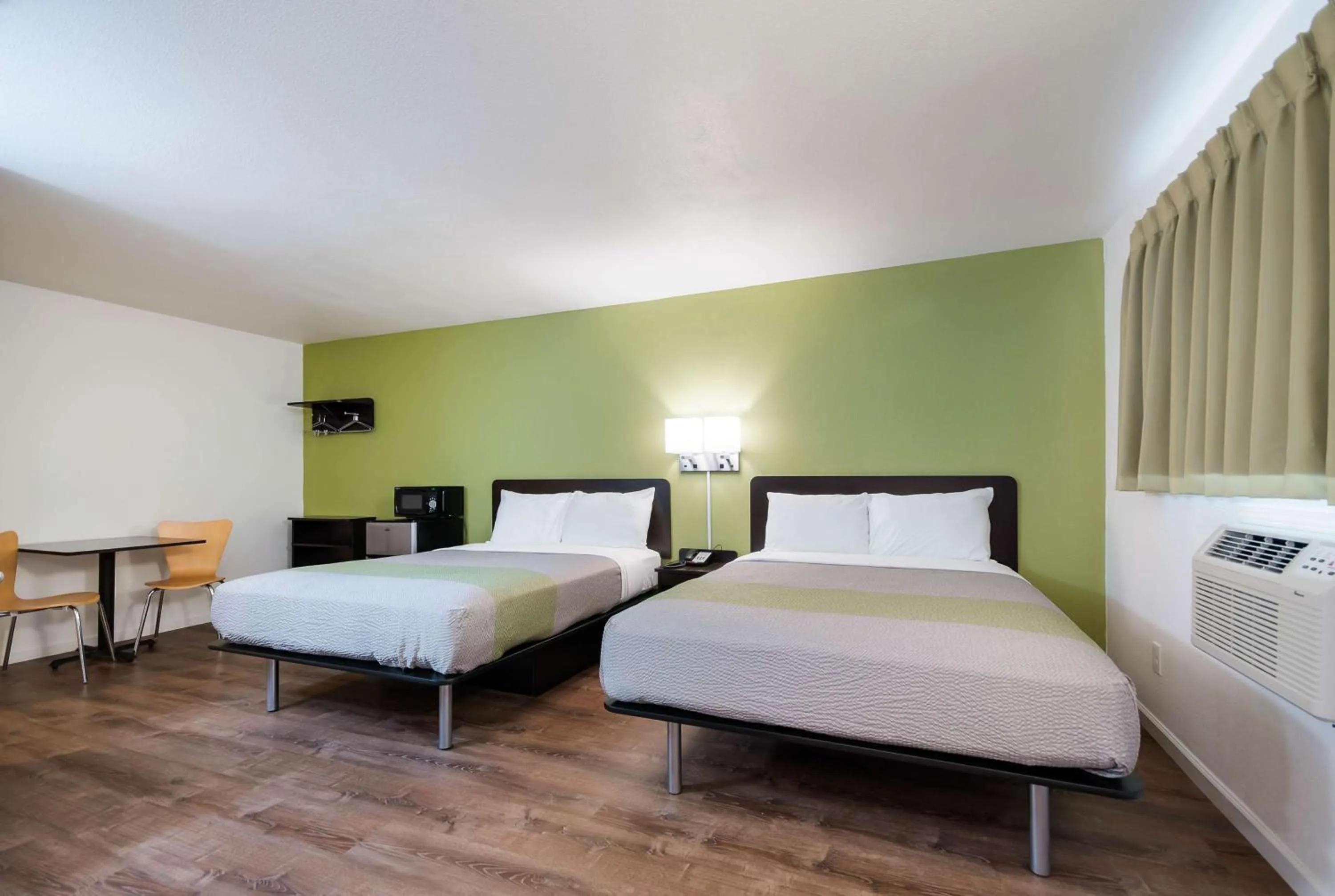 Deluxe Queen Room with Two Queen Beds - Smoking in Motel 6-Burlington, WA