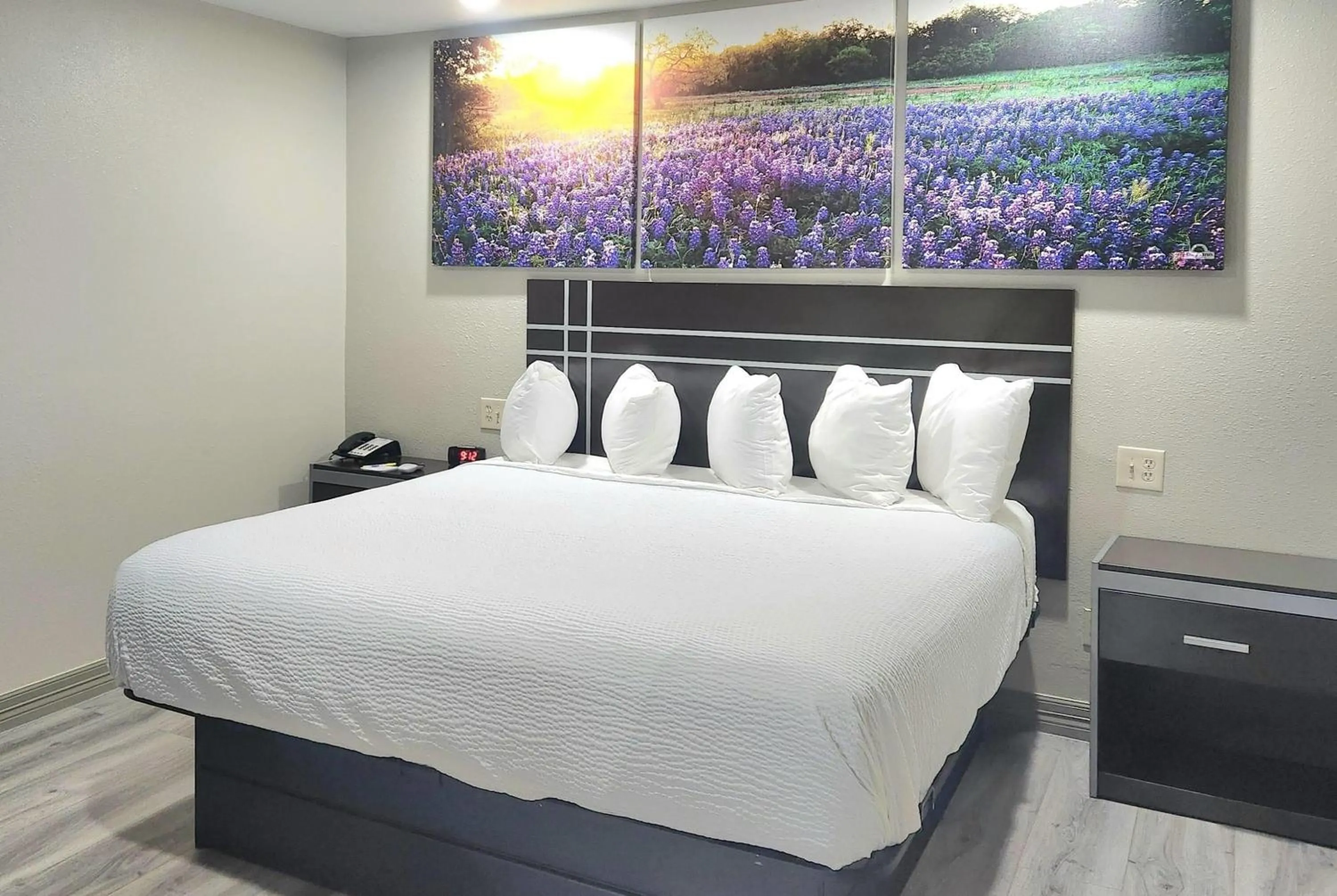 King Room - Accessible/Smoking in Days Inn by Wyndham Baytown TX