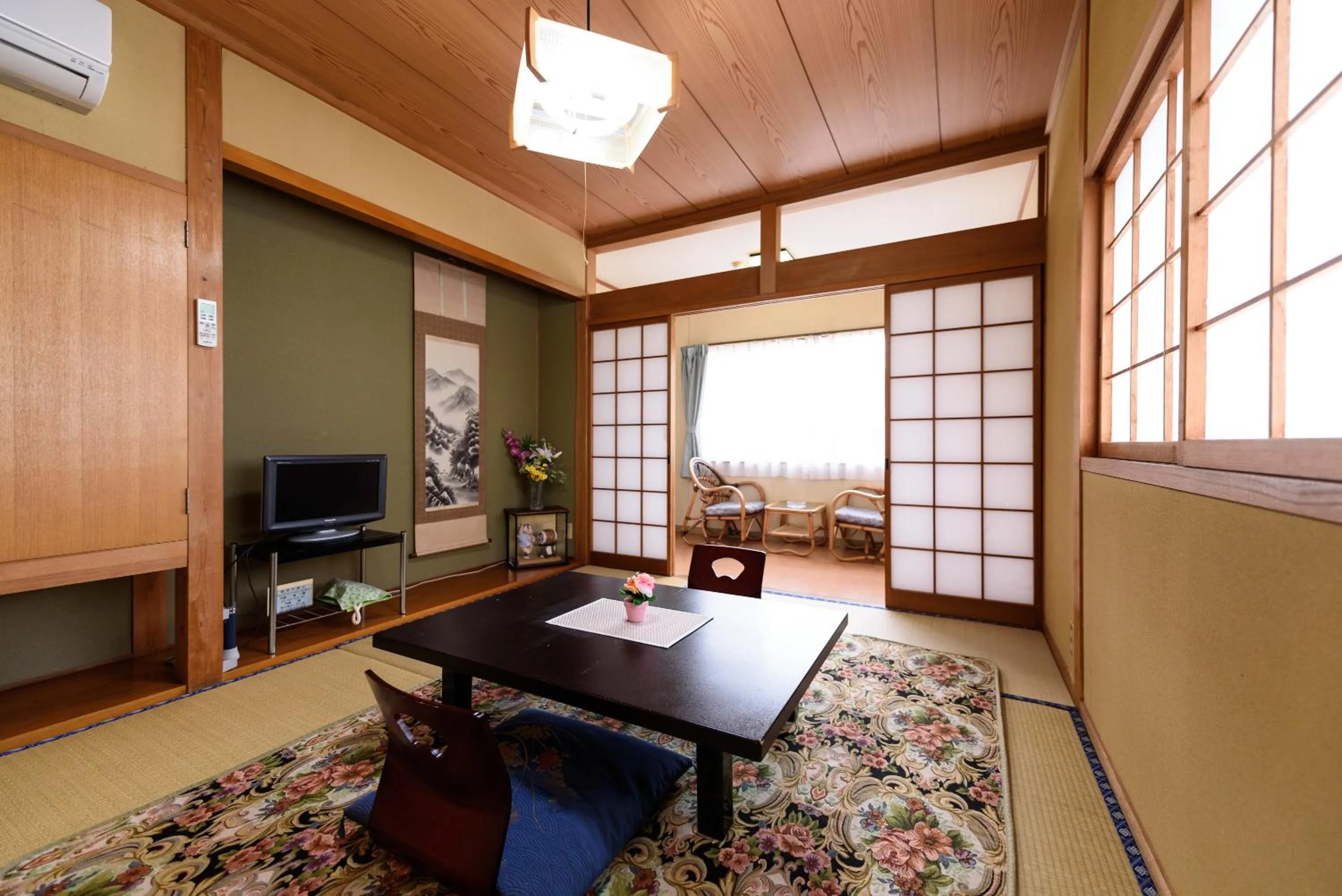 Japanese-Style Family Room with Shared Bathroom - single occupancy in Yufuin Onsen Oyado Jinnouchi