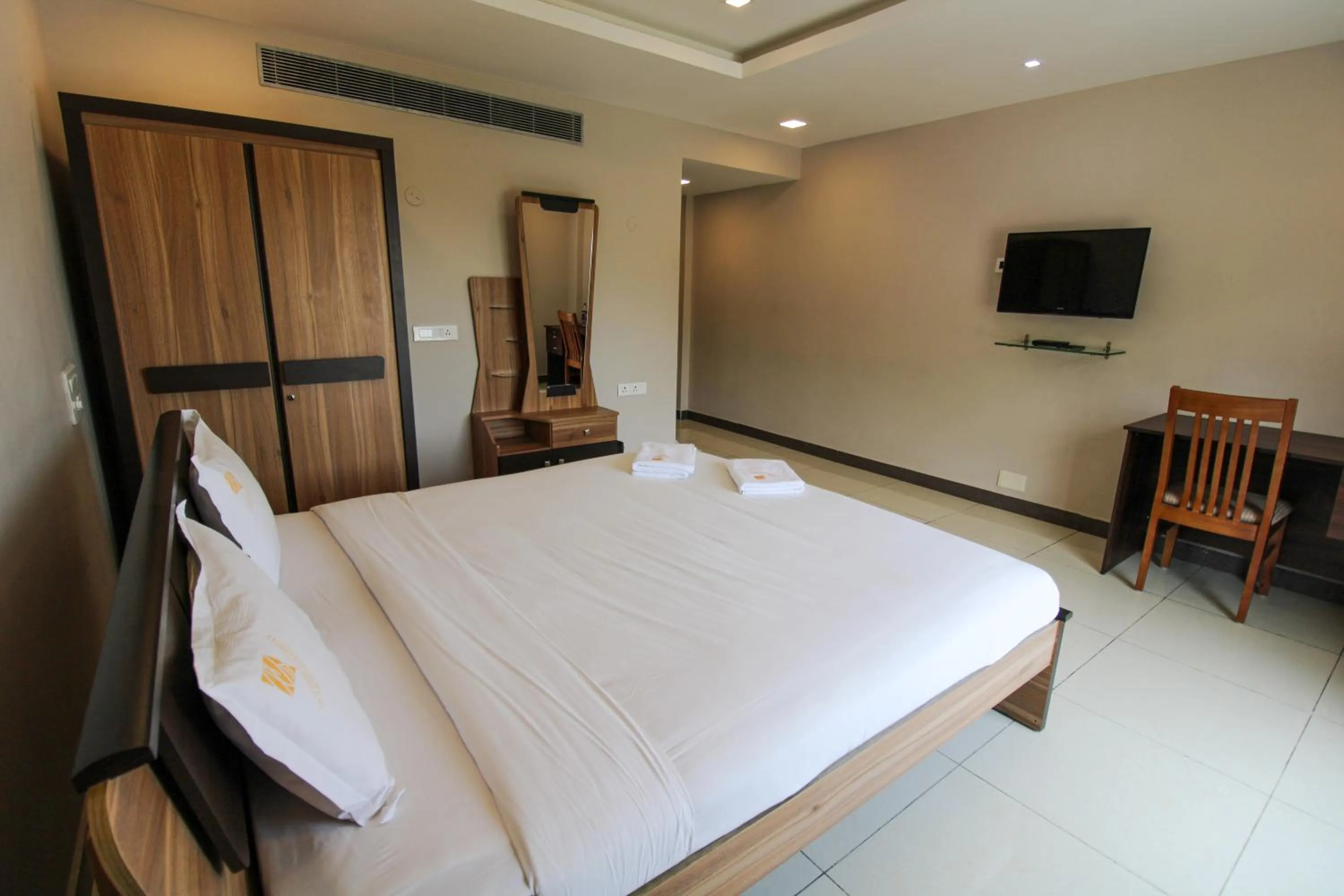 Standard Double Room - single occupancy in Hotel Golden Gateway