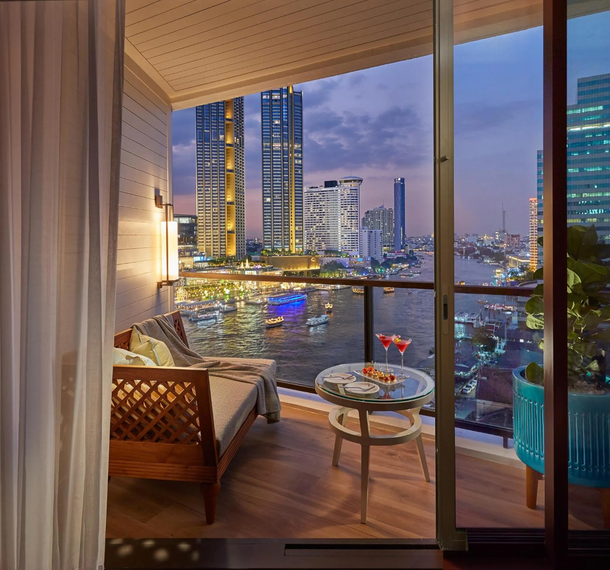 Deluxe Balcony Room King in Mandarin Oriental, Bangkok