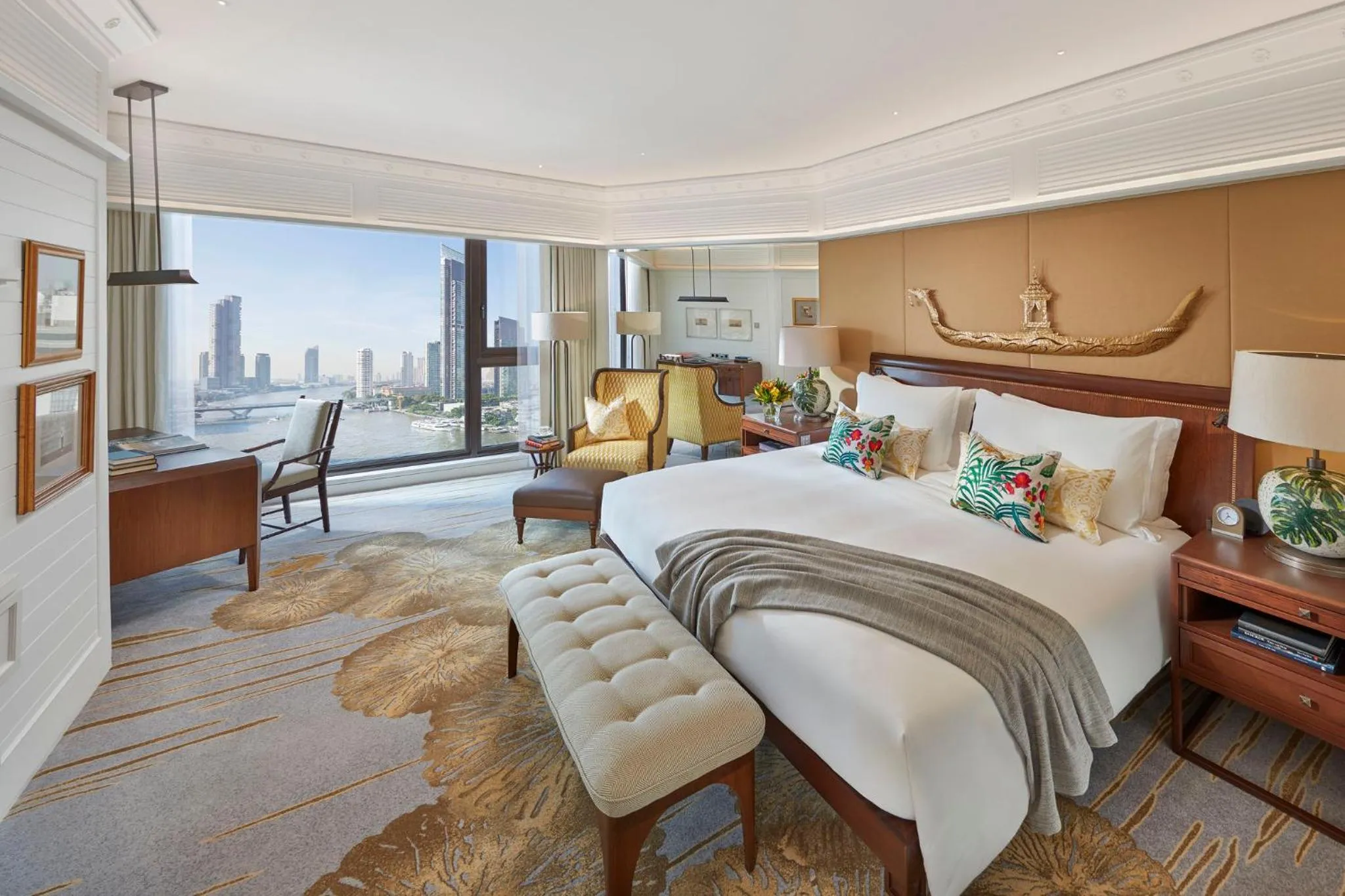 Deluxe One-Bedroom Theme Suite King in Mandarin Oriental, Bangkok